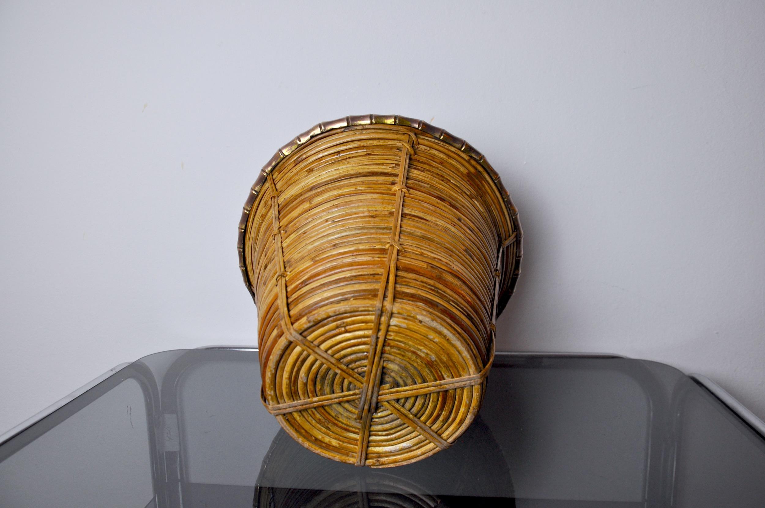 Rattan and Copper Magazine Holder, Italy, circa 1970 For Sale 2