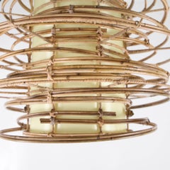 Lampadario in rattan e tessuto