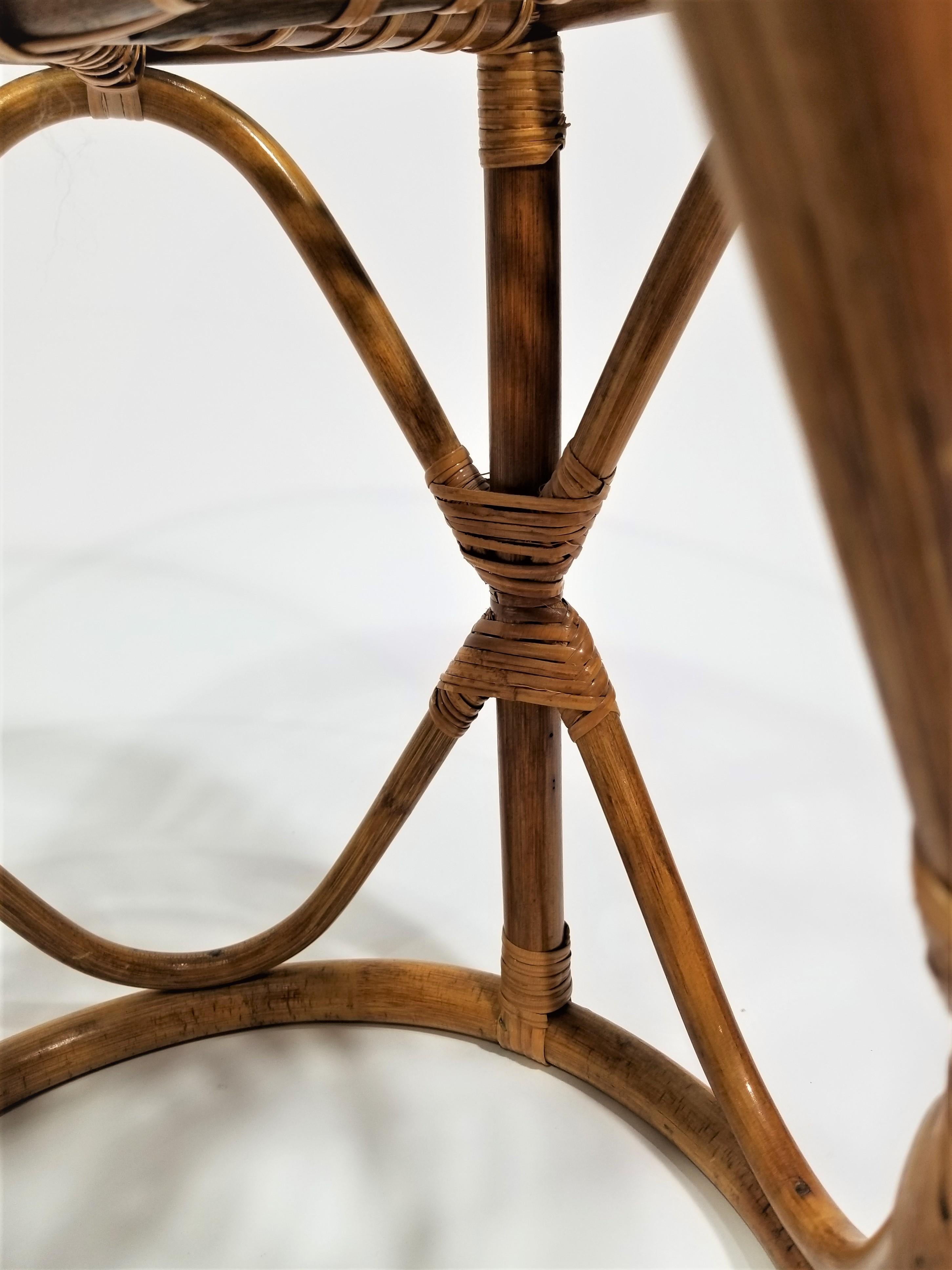 Table en rotin et plateau en verre mi-siècle, 1970 en vente 6