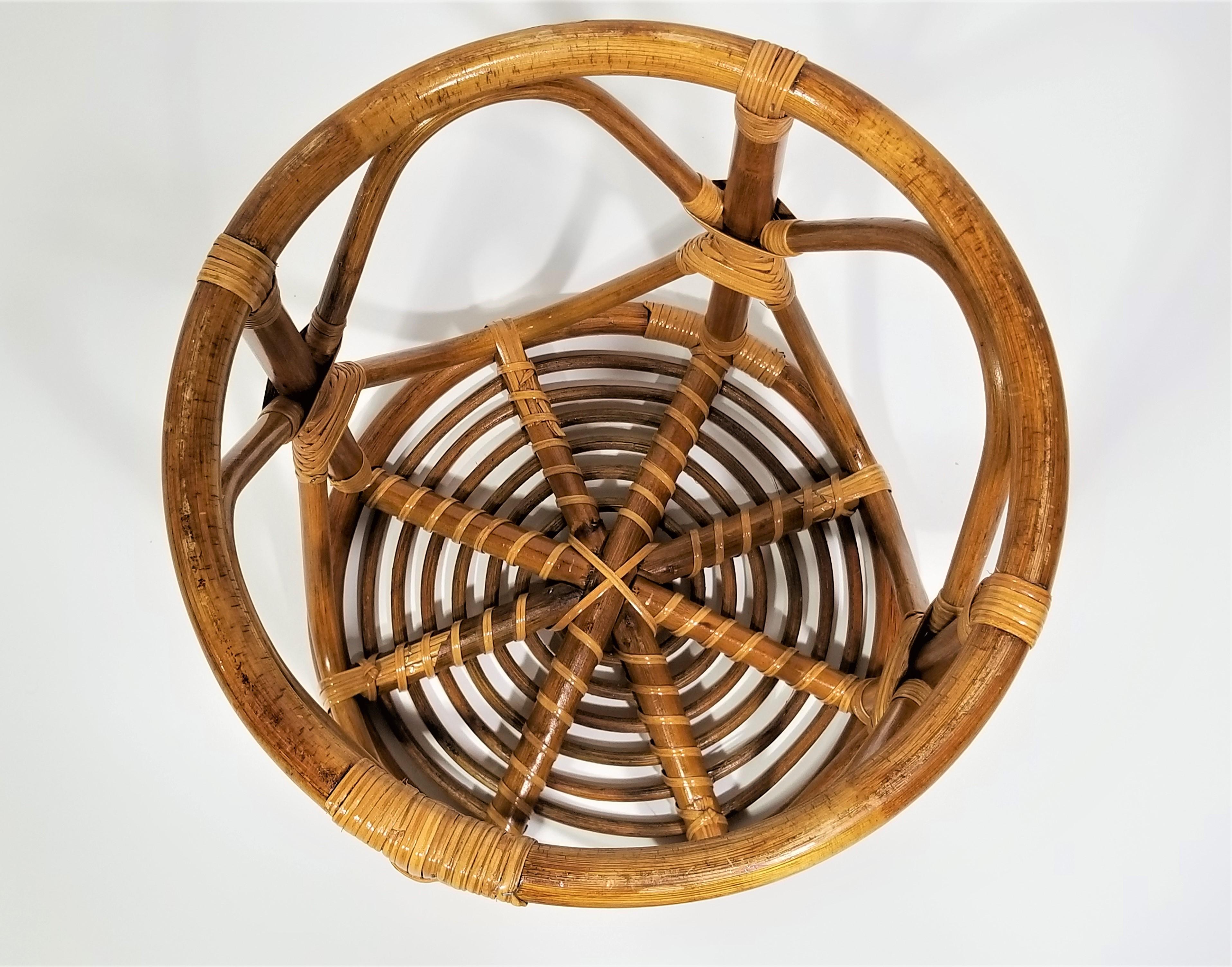 Table en rotin et plateau en verre mi-siècle, 1970 en vente 11