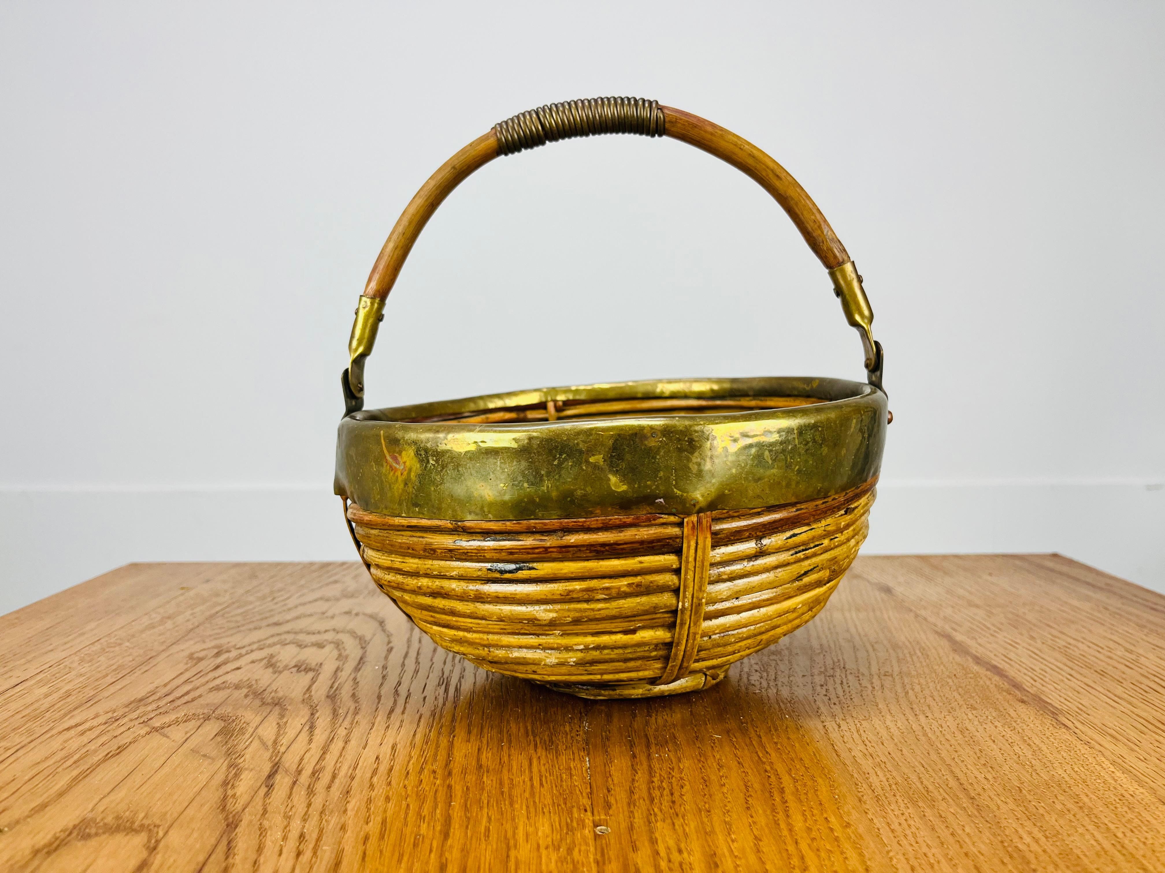 Rattan and golden brass basket, Italy, 1960's in vendita 4