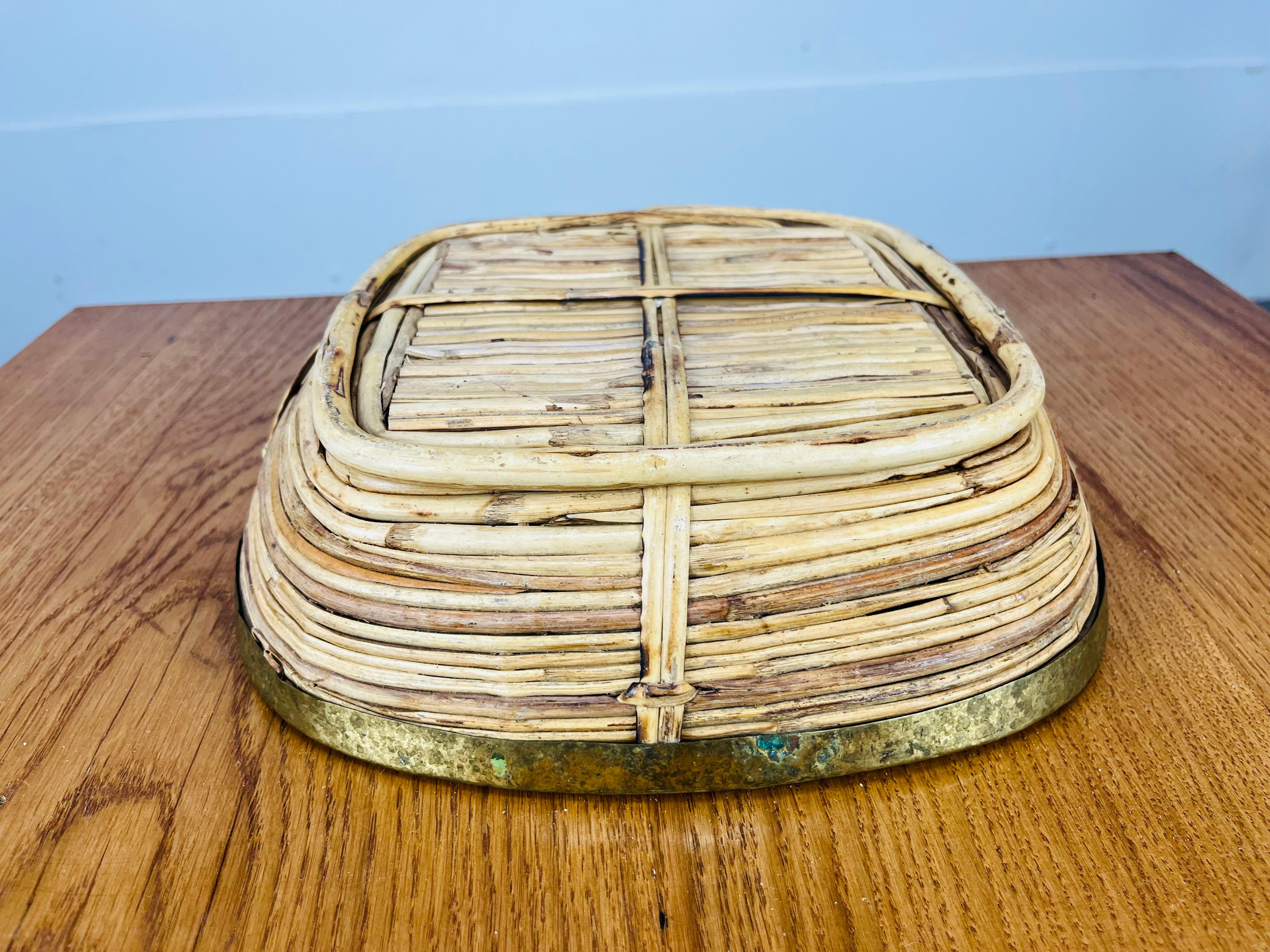 Rattan and golden brass basket, Italy, 1960's in vendita 4