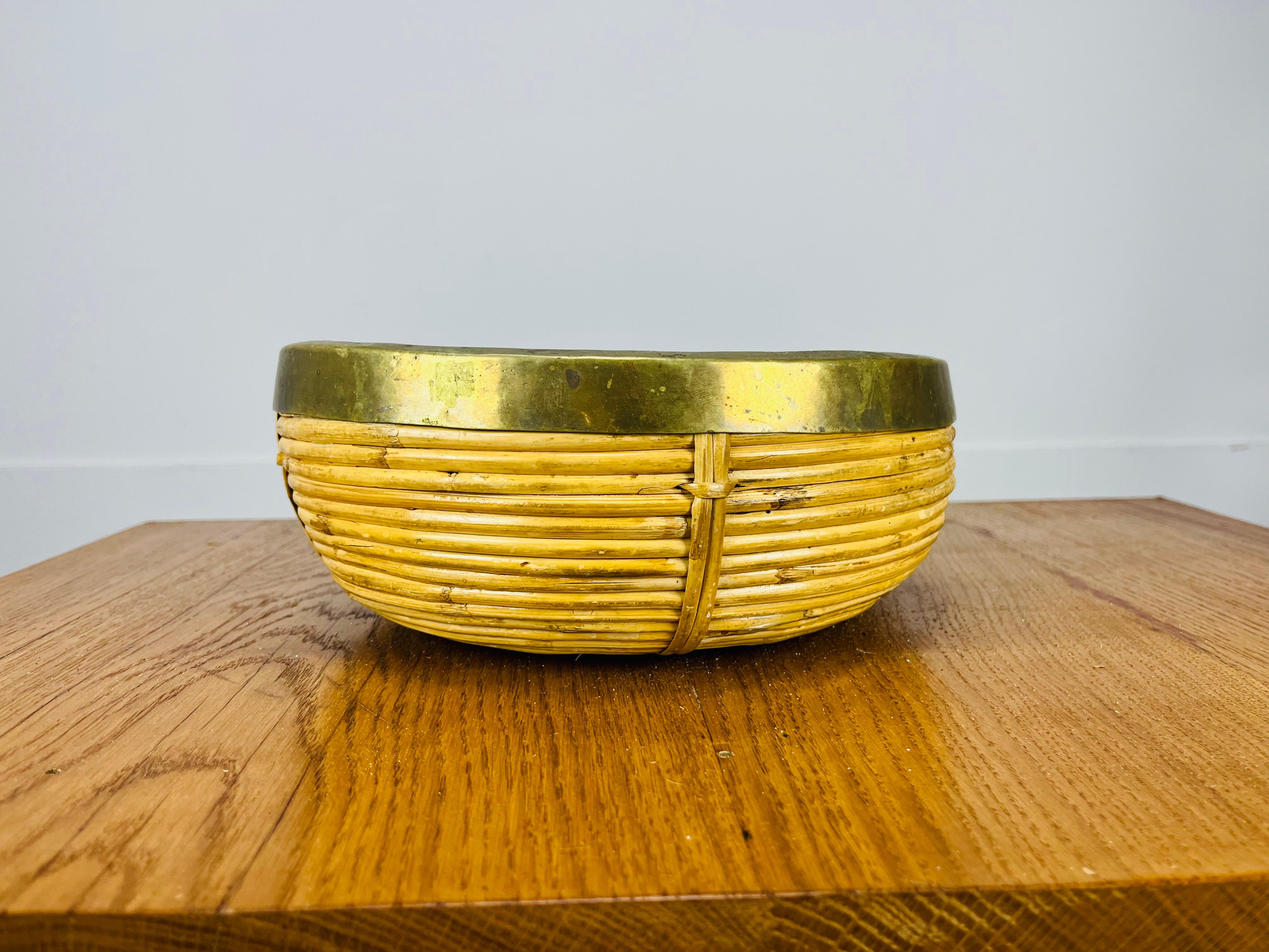 Italiano Rattan and golden brass basket, Italy, 1960's in vendita