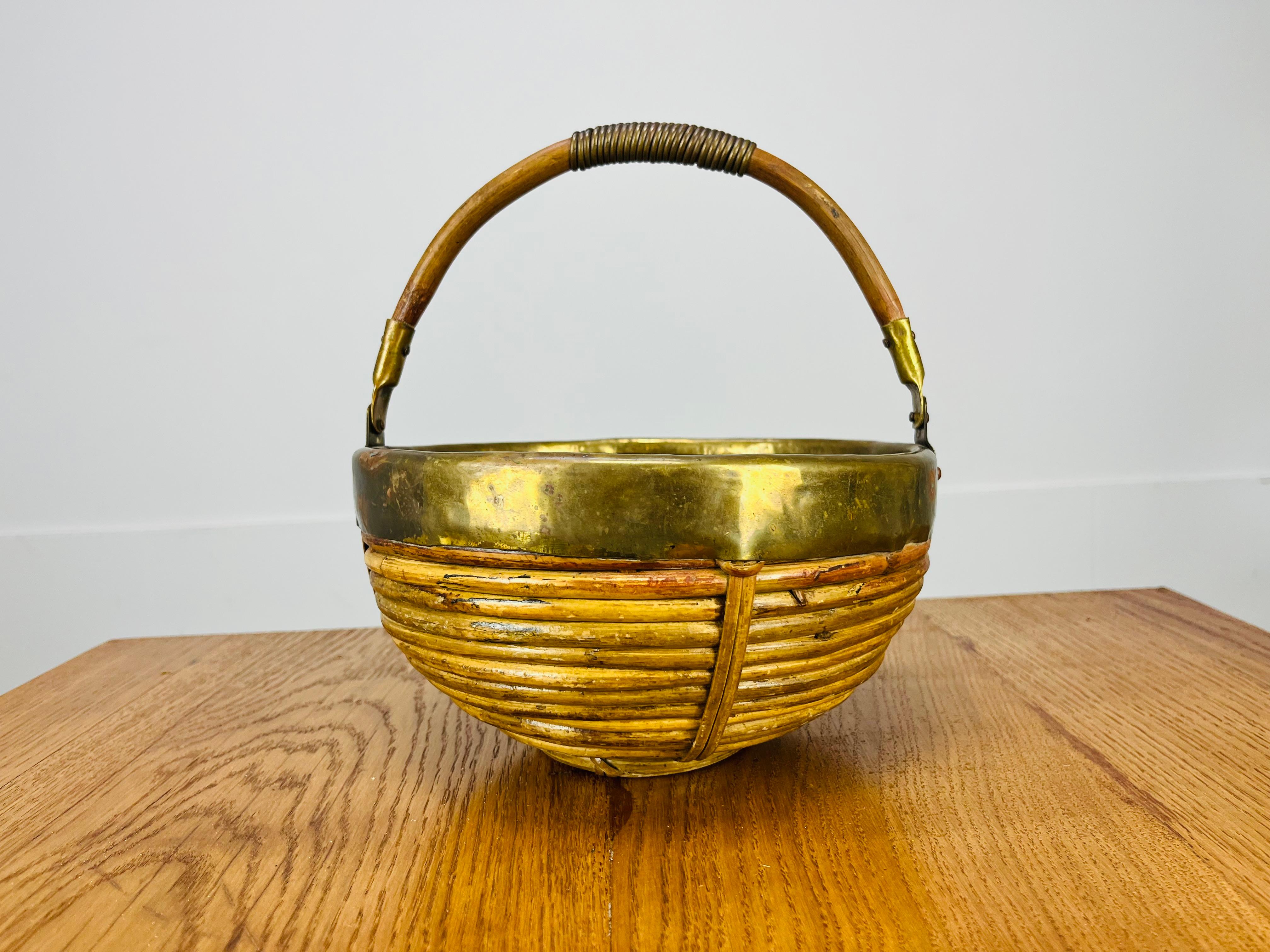 Metà XX secolo Rattan and golden brass basket, Italy, 1960's in vendita