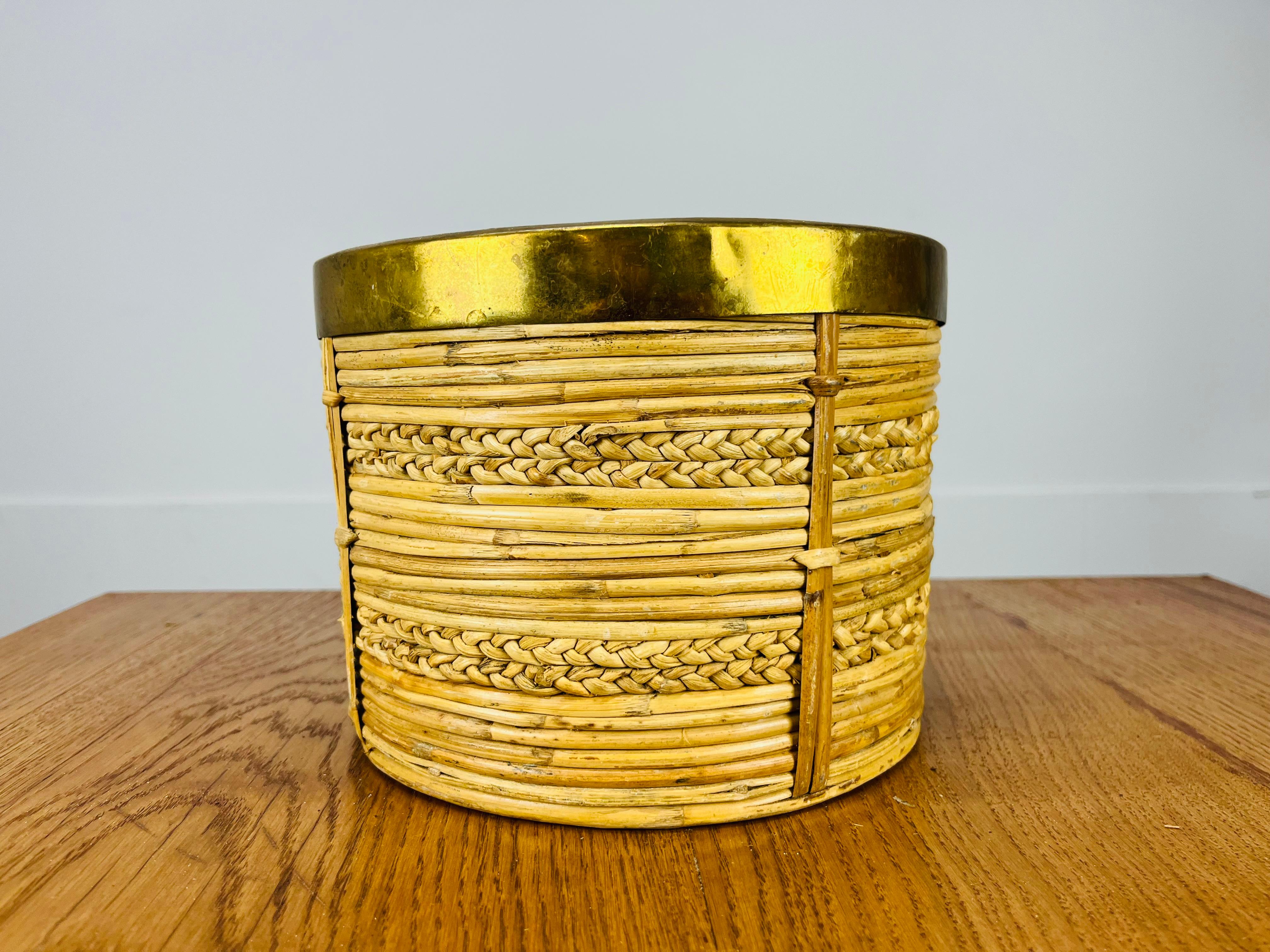 Metà XX secolo Rattan and golden brass basket, Italy, 1960's in vendita