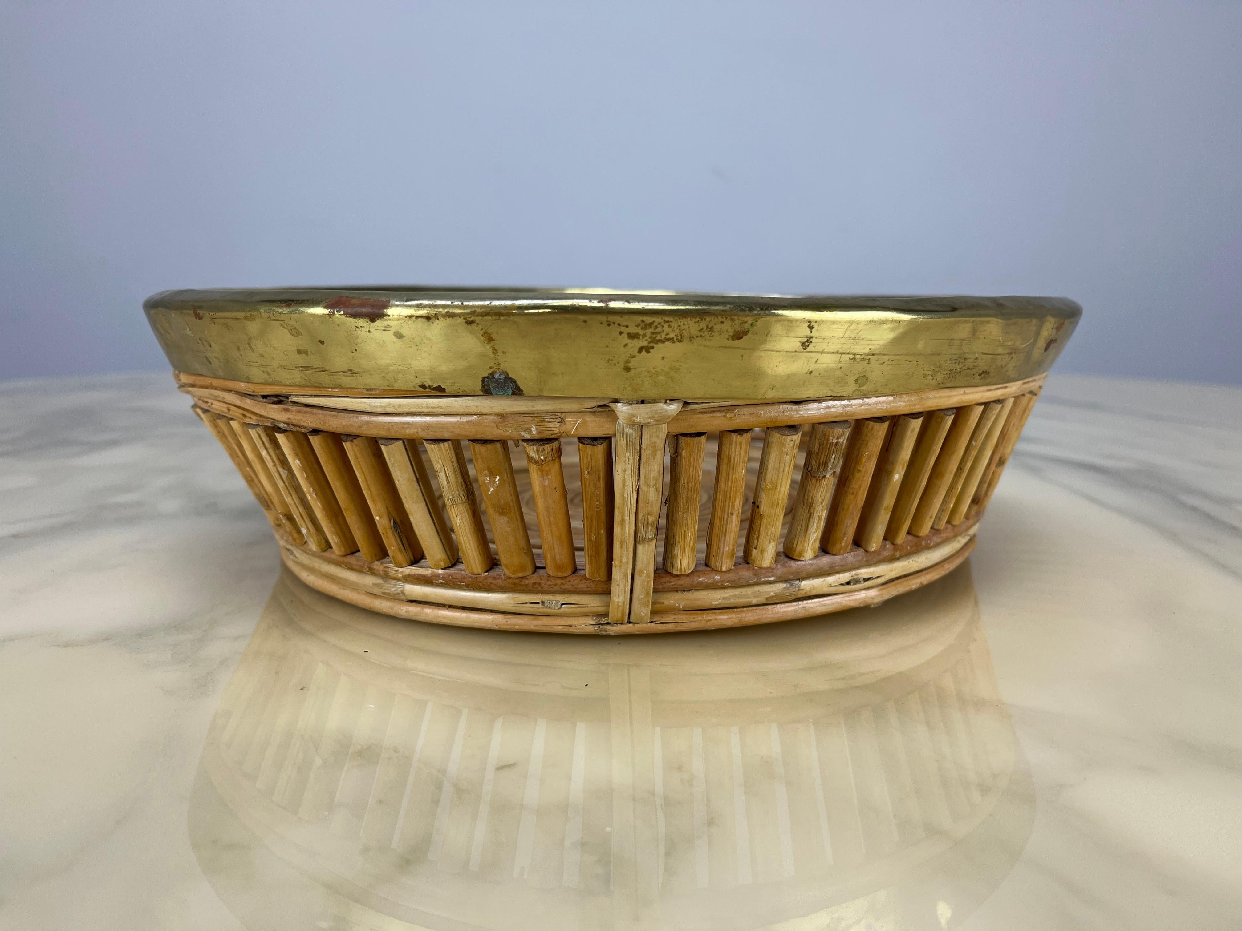 Metà XX secolo Cestino in rattan e ottone dorato, Italia, anni '60 in vendita