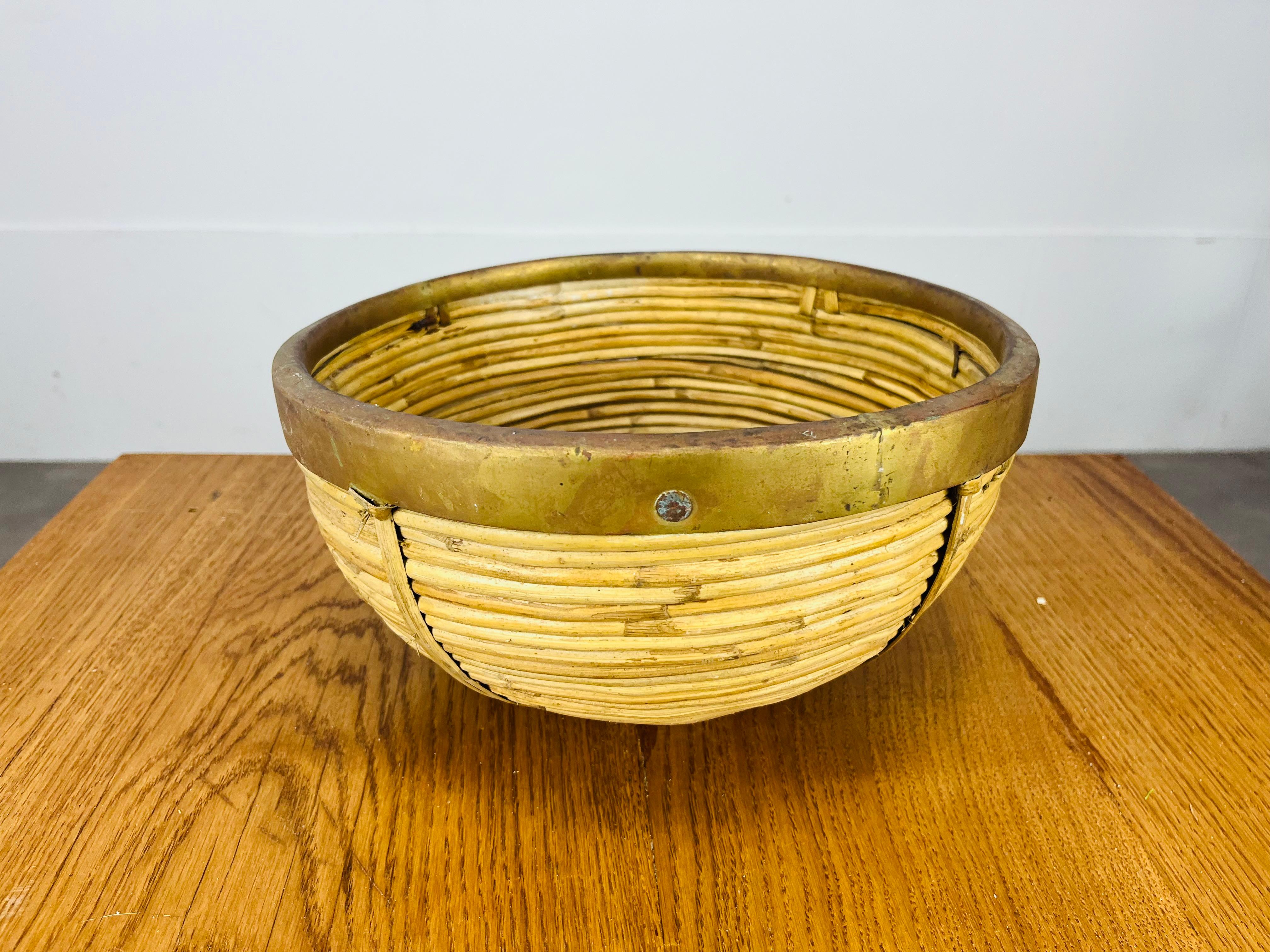 Rattan and golden brass basket, Italy, 1960's in vendita 1