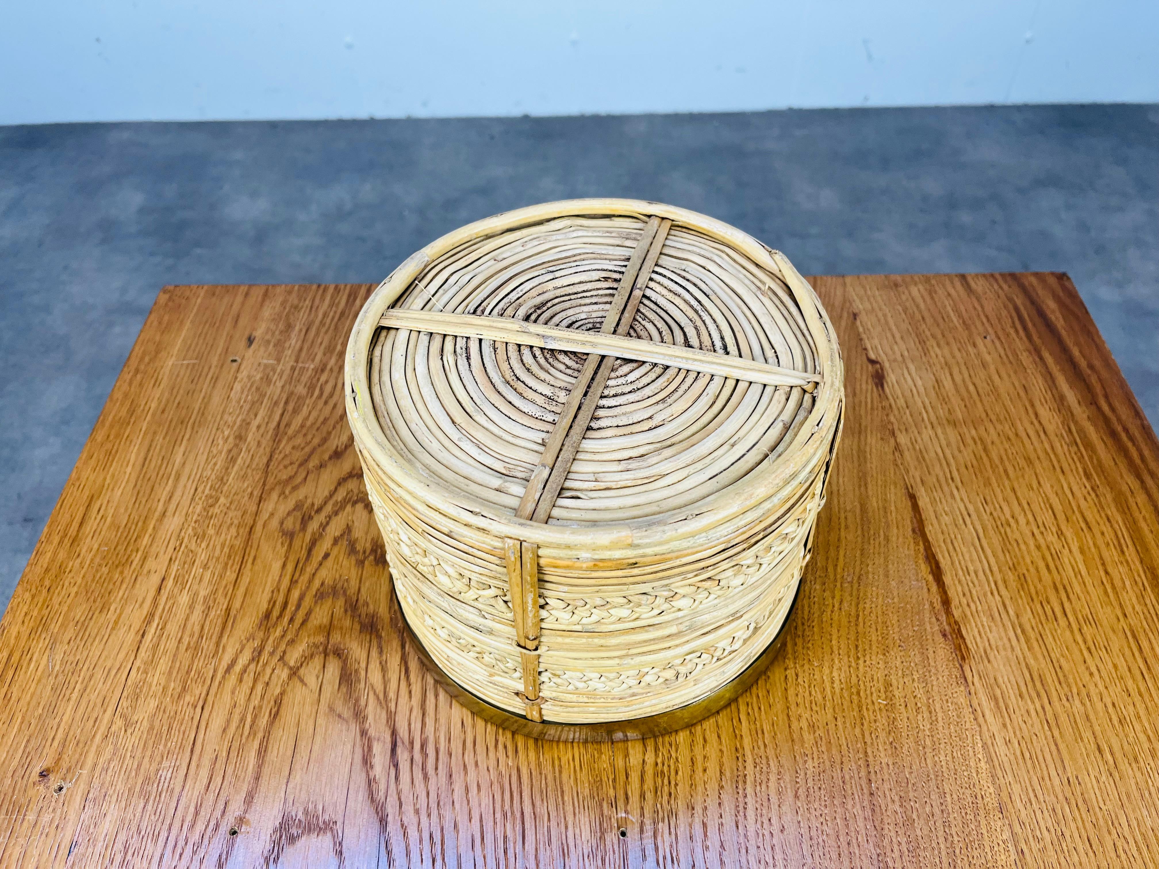 Rattan and golden brass basket, Italy, 1960's in vendita 2