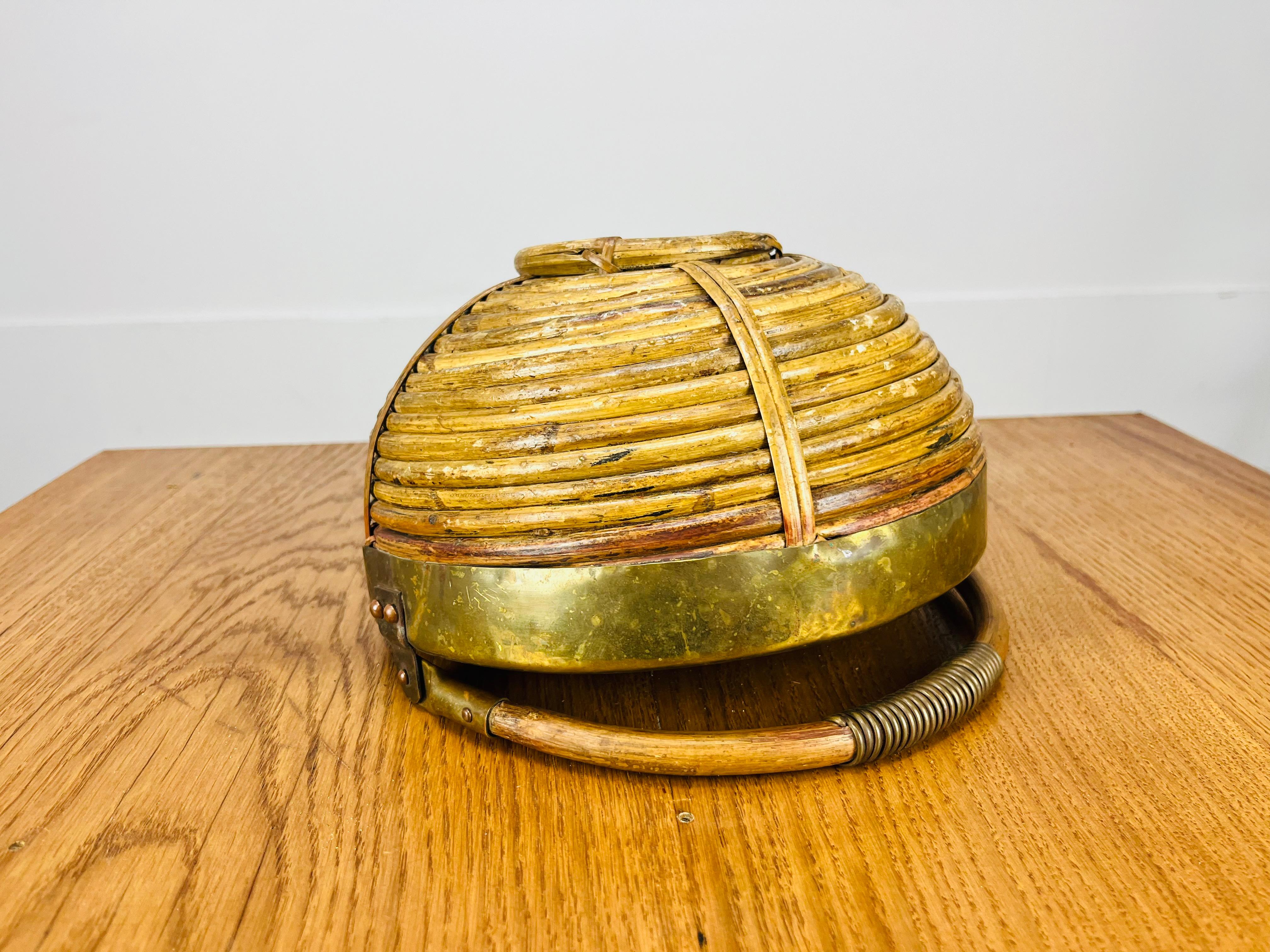 Rattan and golden brass basket, Italy, 1960's in vendita 3
