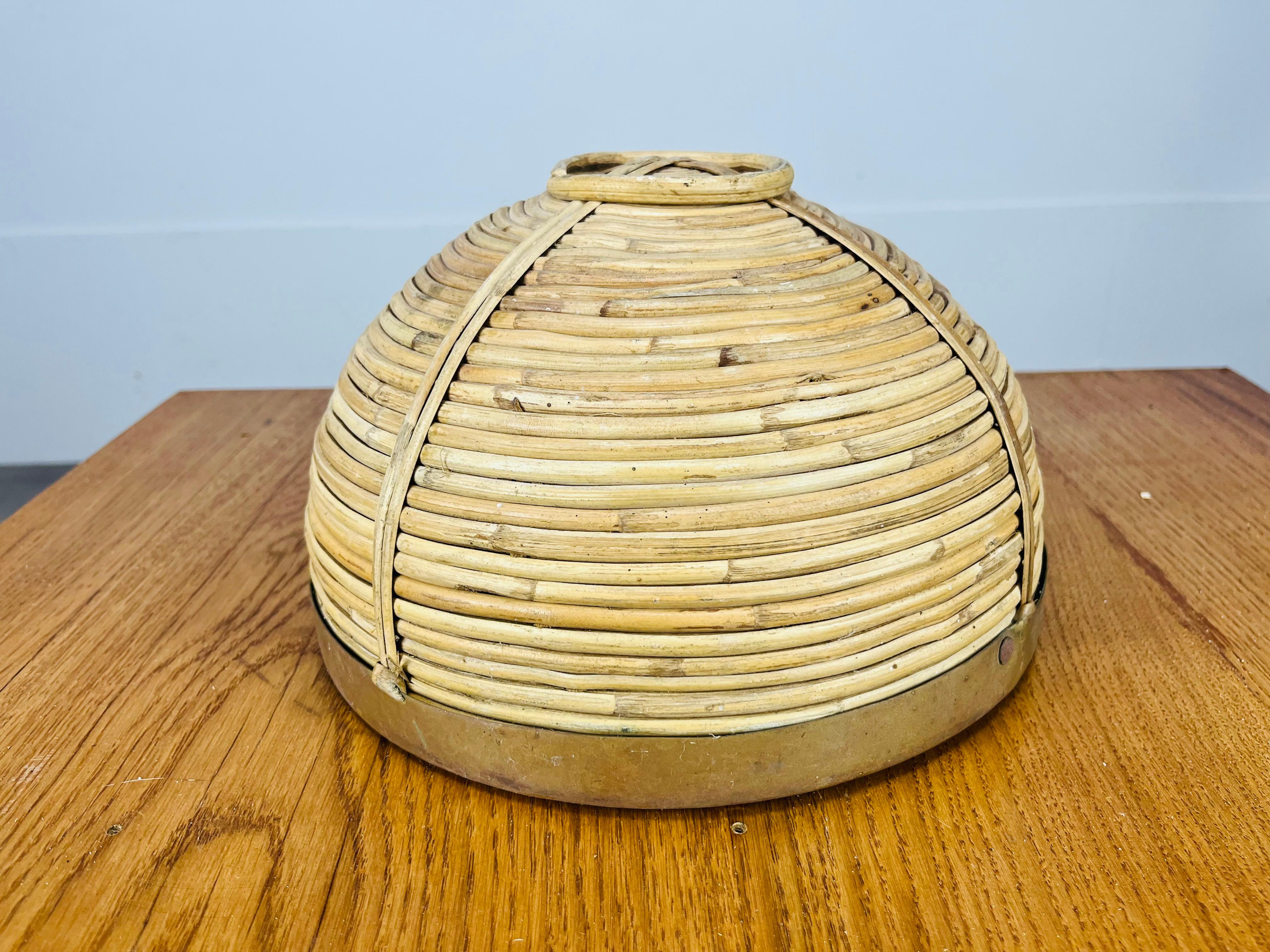 Rattan and golden brass basket, Italy, 1960's in vendita 3