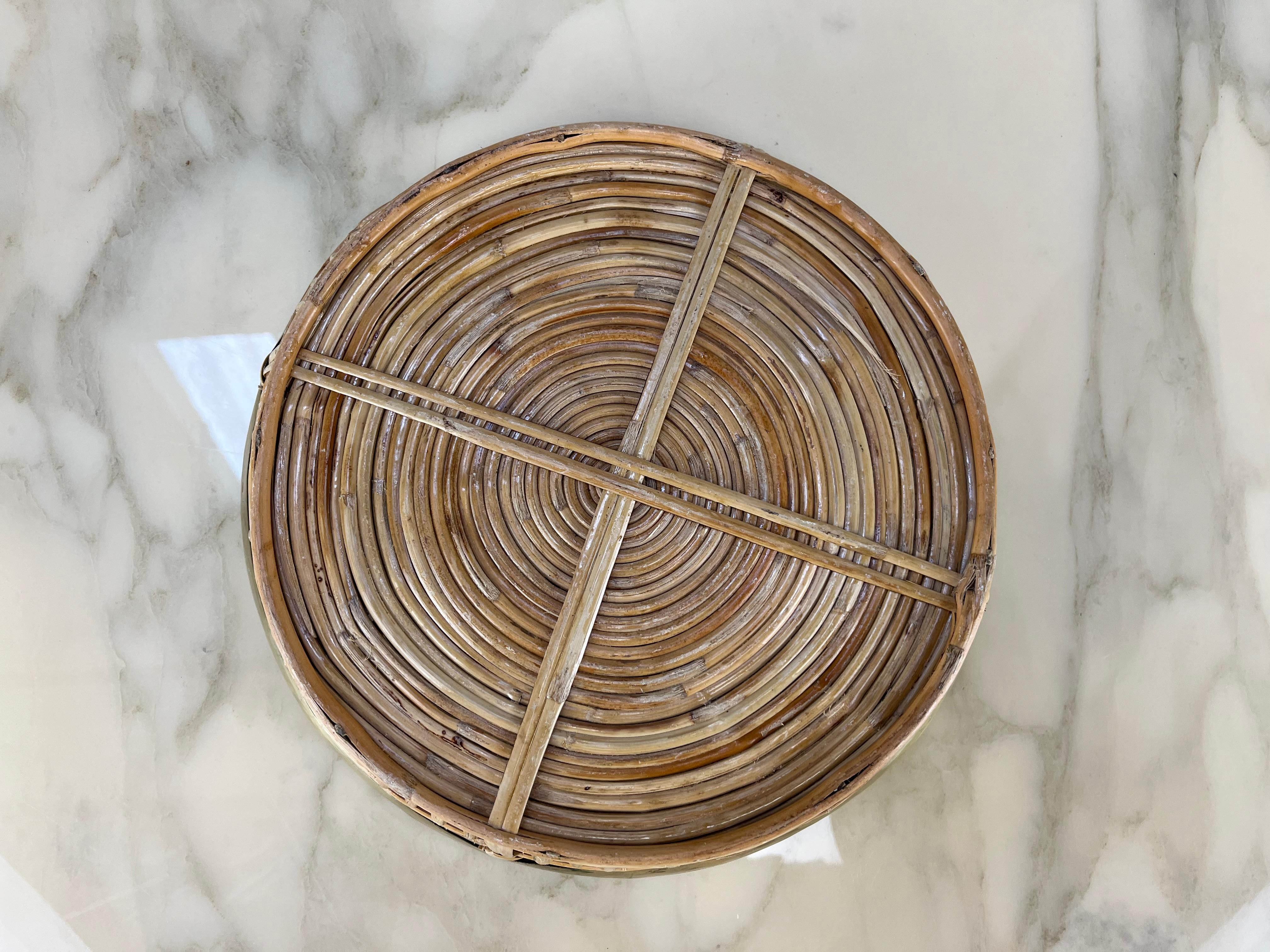 Cestino in rattan e ottone dorato, Italia, anni '60 in vendita 3