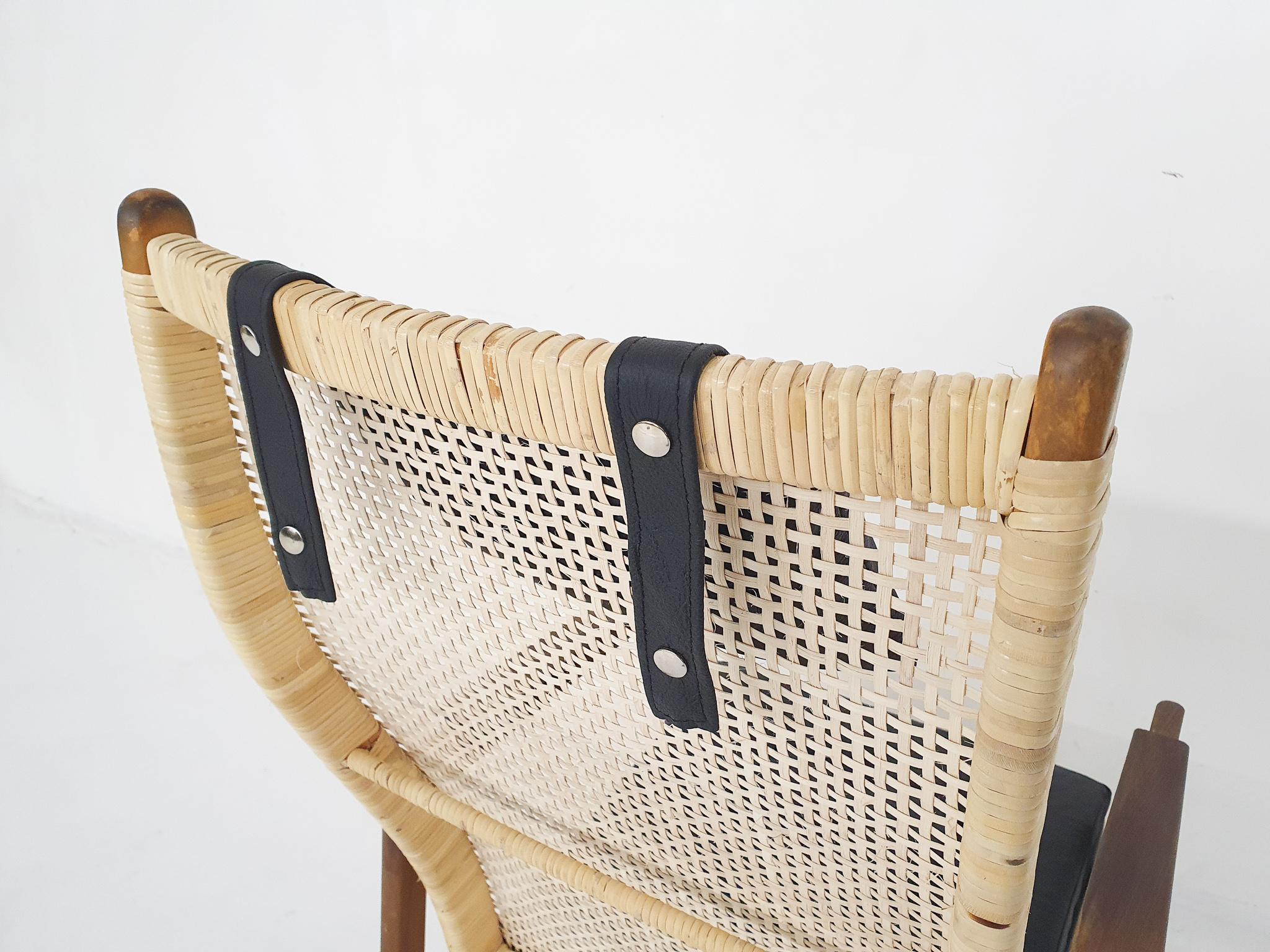 Rattan and leather high-back lounge chair by P.J. Muntendam for Gebr. Jonkers For Sale 1
