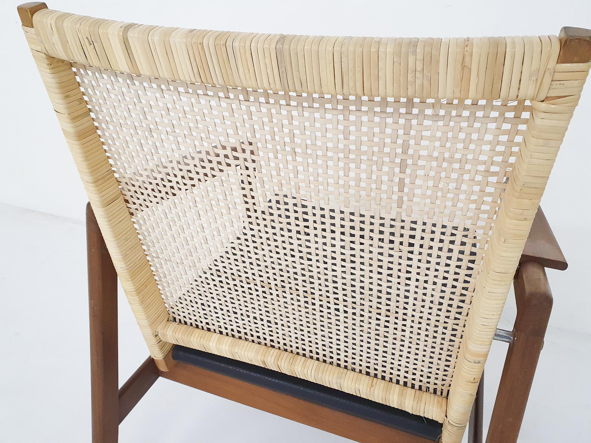 Rattan and Leather Low-Back Lounge Chair by P.J. Muntendam for Gebr. Jonkers For Sale 1