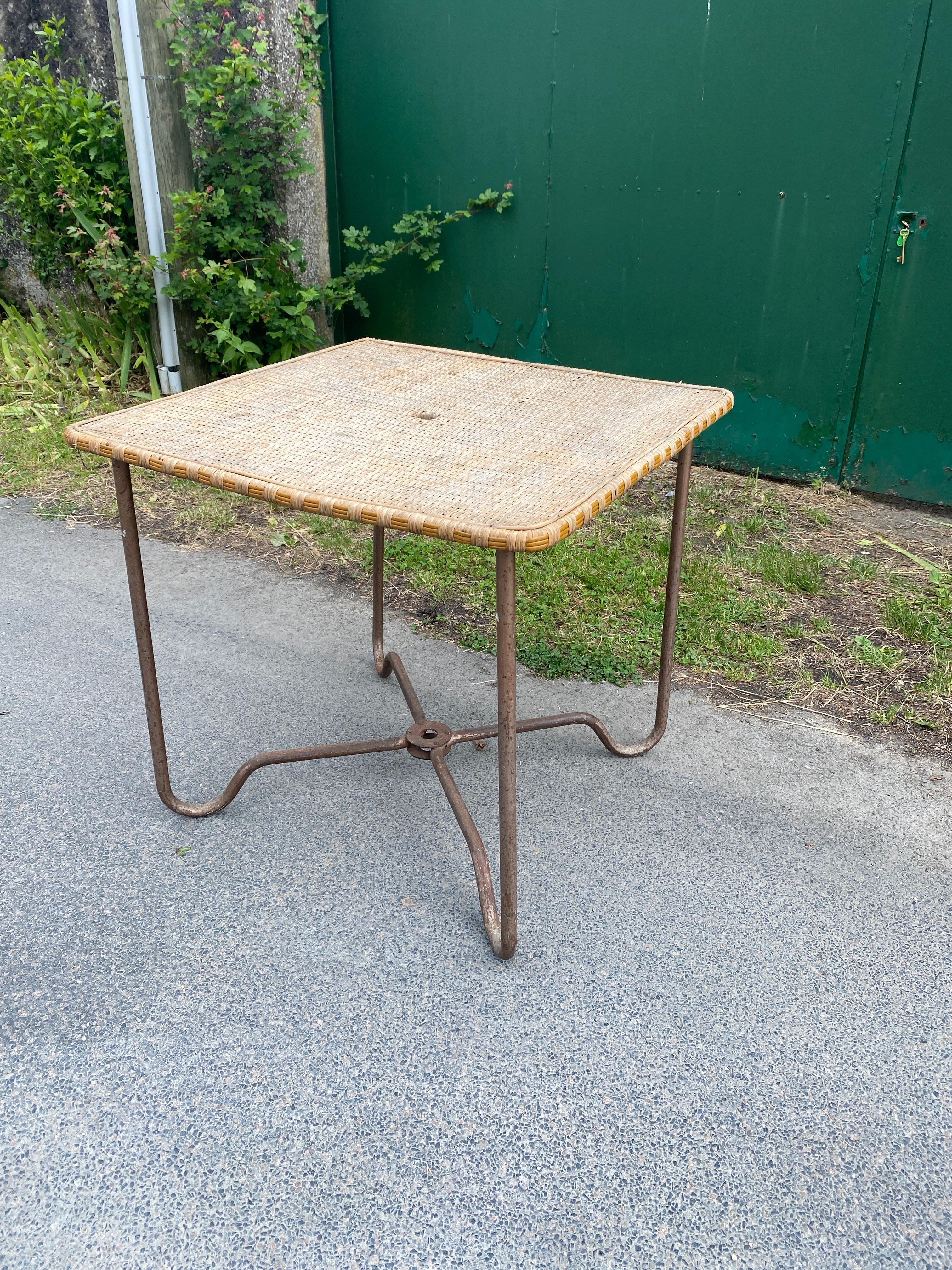 Mid-Century Modern Table en rotin et métal dans le style de Mathieu Mategot, vers 1950/1960 en vente