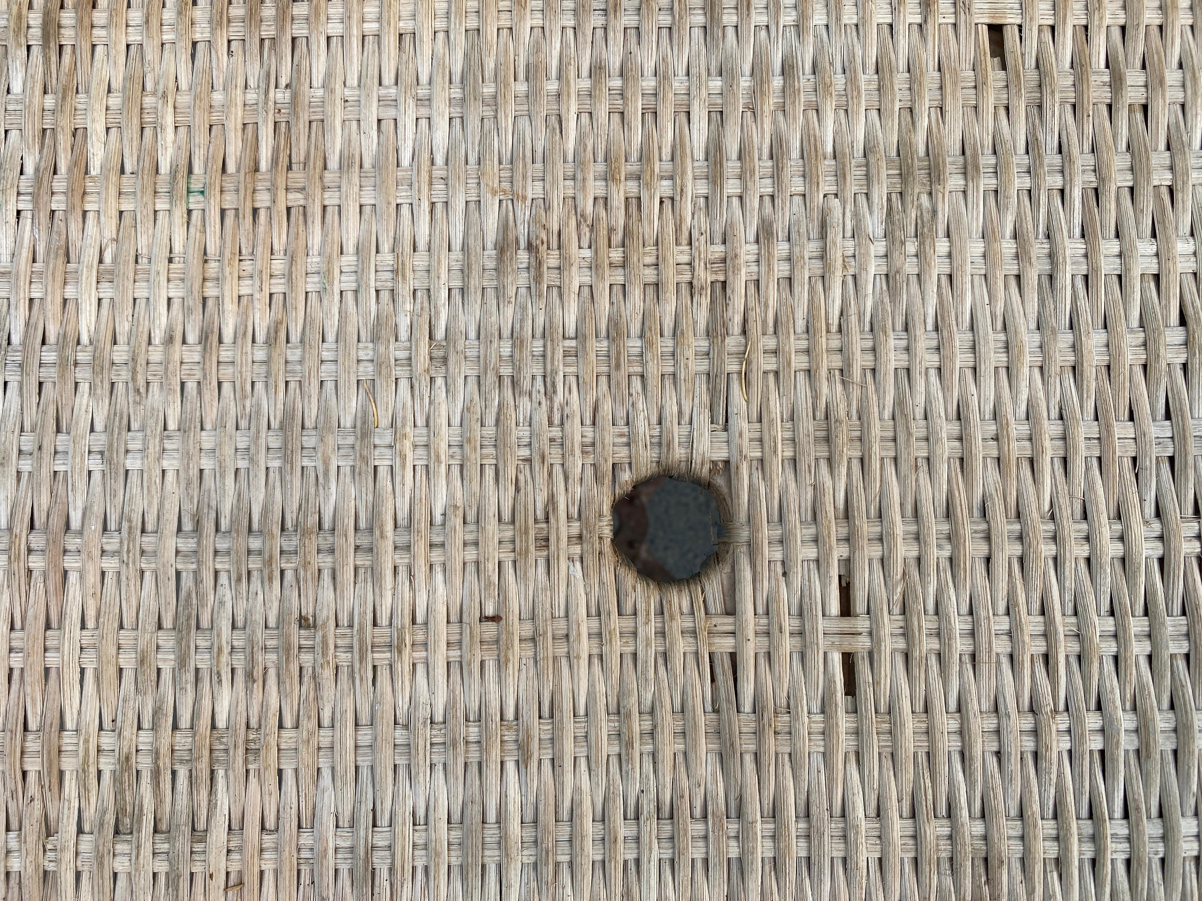 Table en rotin et métal dans le style de Mathieu Mategot, vers 1950/1960 Bon état - En vente à Saint-Ouen, FR
