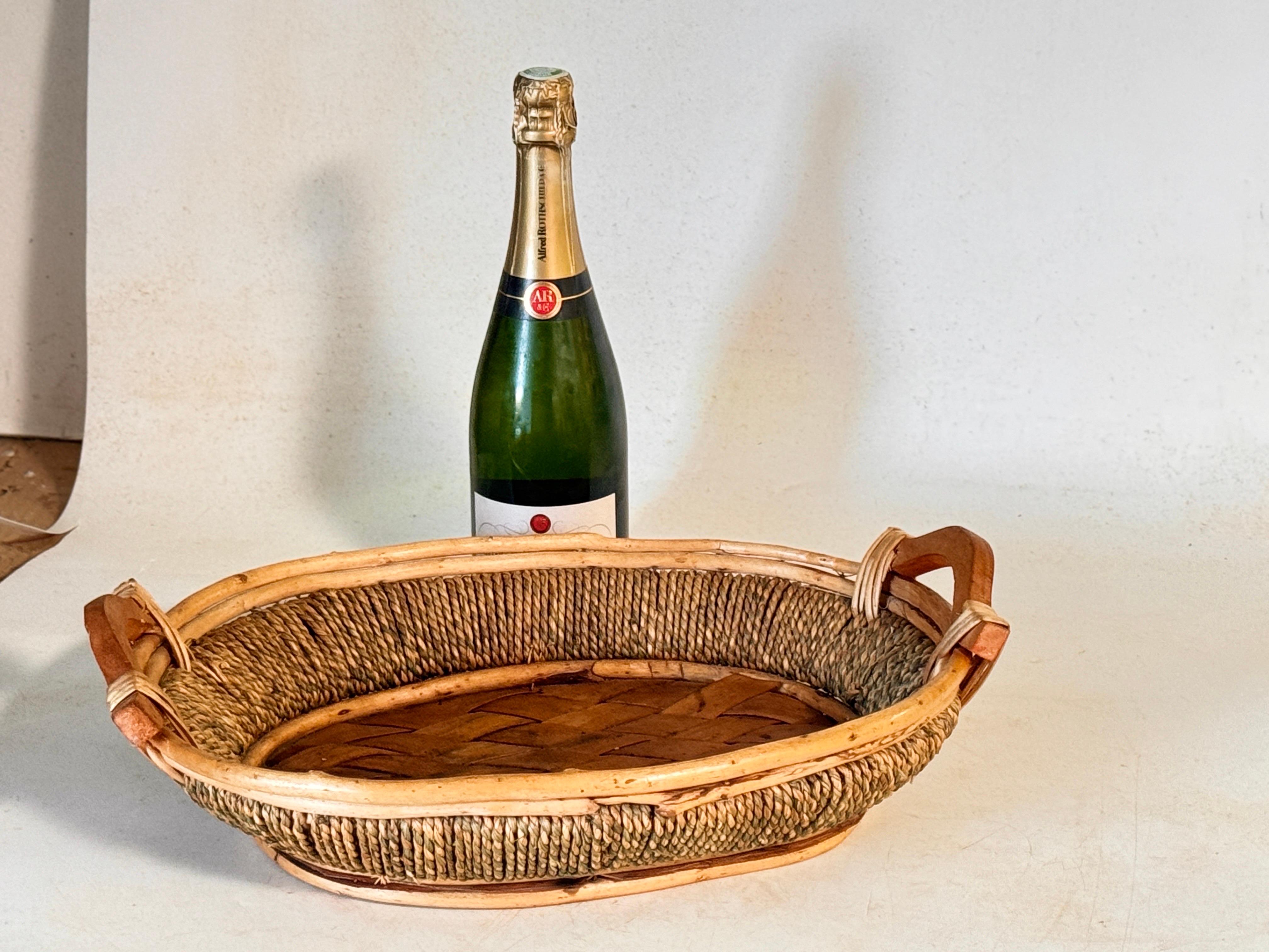 Rattan and Rope Italian Basket Bowl Centerpiece, 1970s Crespi Style In Good Condition For Sale In Auribeau sur Siagne, FR