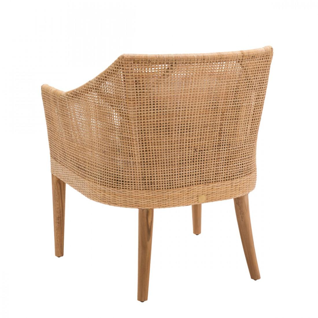 Elegant rattan armchair with wooden structure combining quality, robustness and class. Comfortable and ergonomic, aerial and poetic. The seat height with cushion is 42cm ( 35cm without ) All the cushions are include . In excellent condition (new