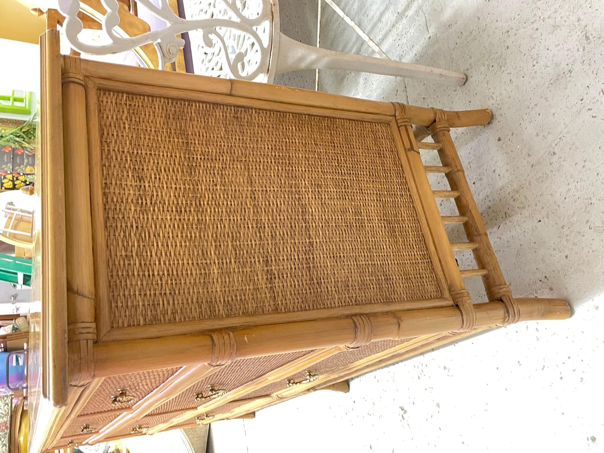 Rattan and Wicker 7-Drawer Dresser In Good Condition In Jacksonville, FL