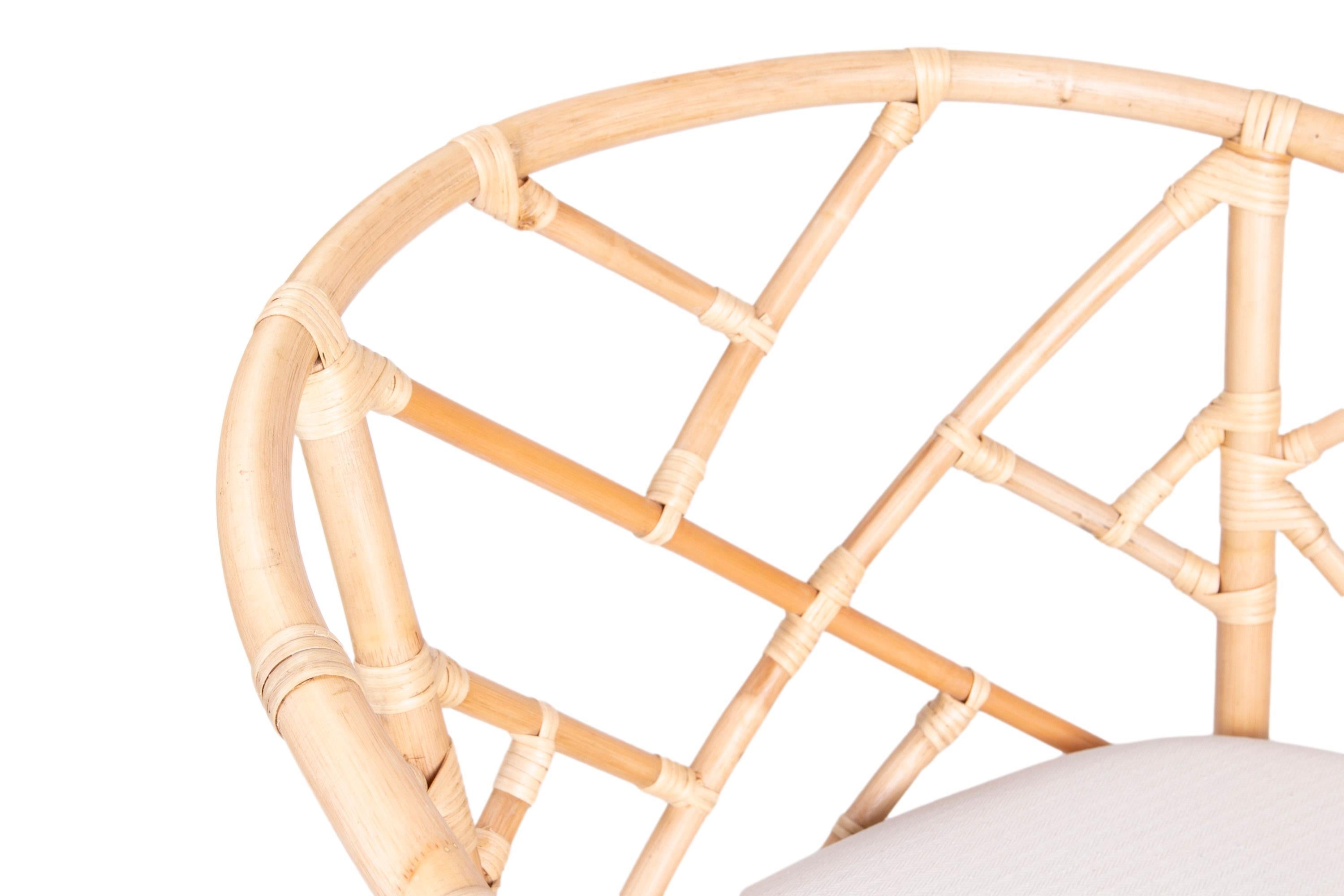 Poltrona in rattan e vimini con cuscino bianco in vendita 5