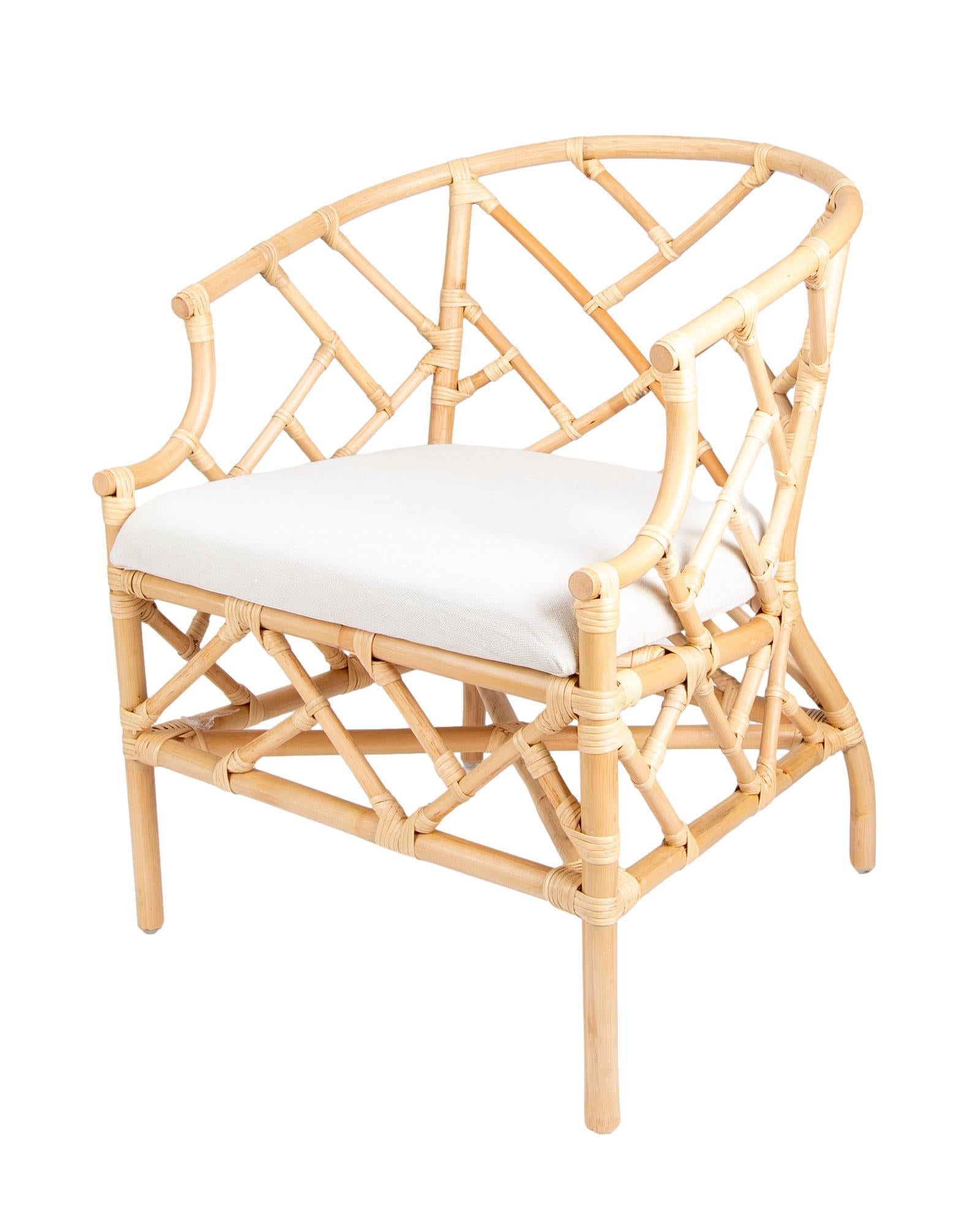 Rattan and Wicker Armchair with White Cushion In Good Condition For Sale In Marbella, ES