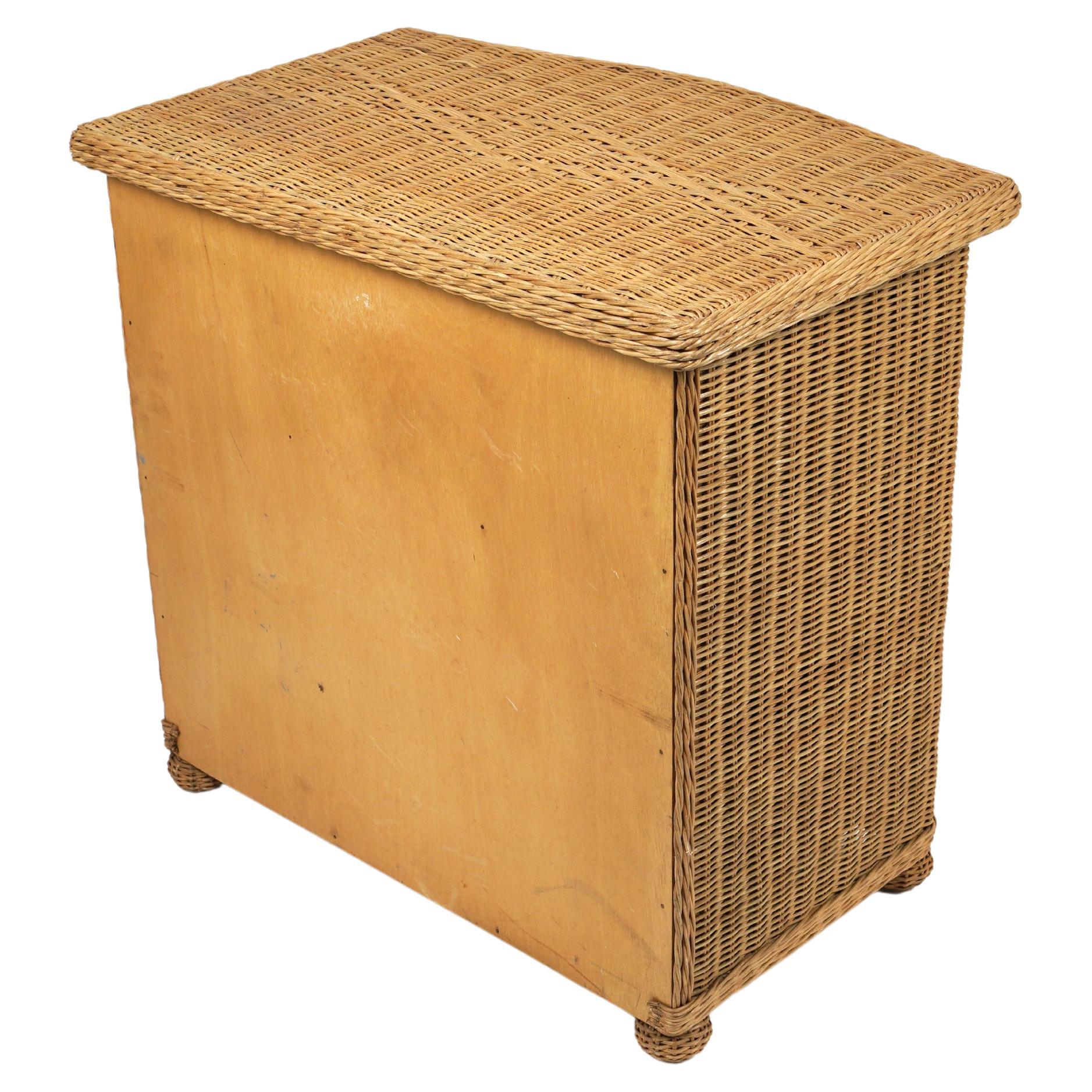 Vimini Cassettiera in rattan e vimini attribuita a Vivai del Sud, Italia anni '70 in vendita