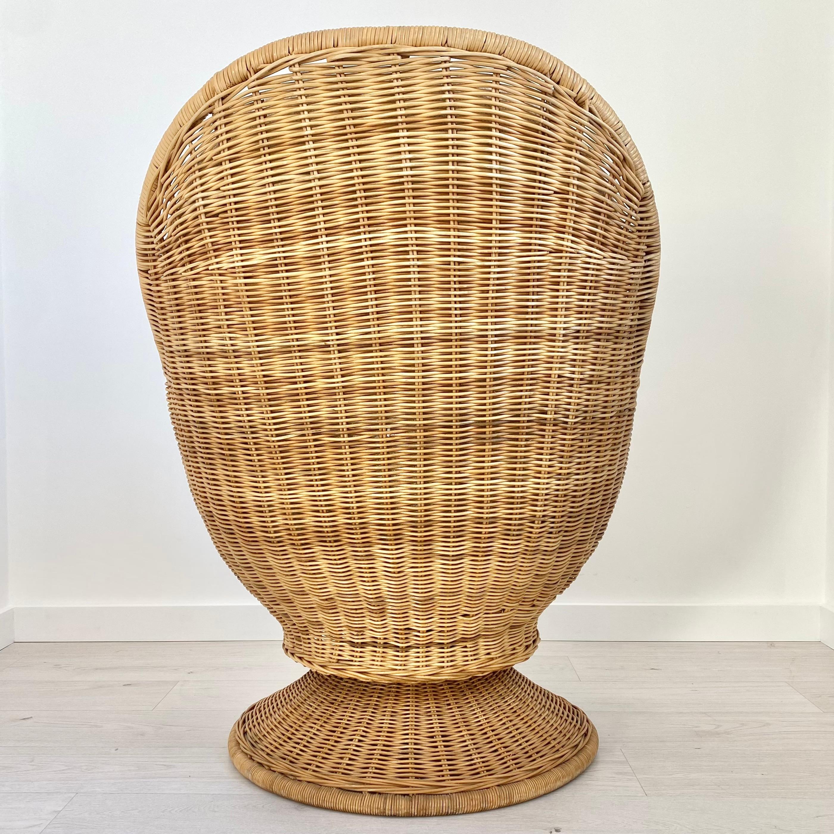 Rattan Wicker Swivel Chair in Wool Boucle, 1970s USA For Sale
