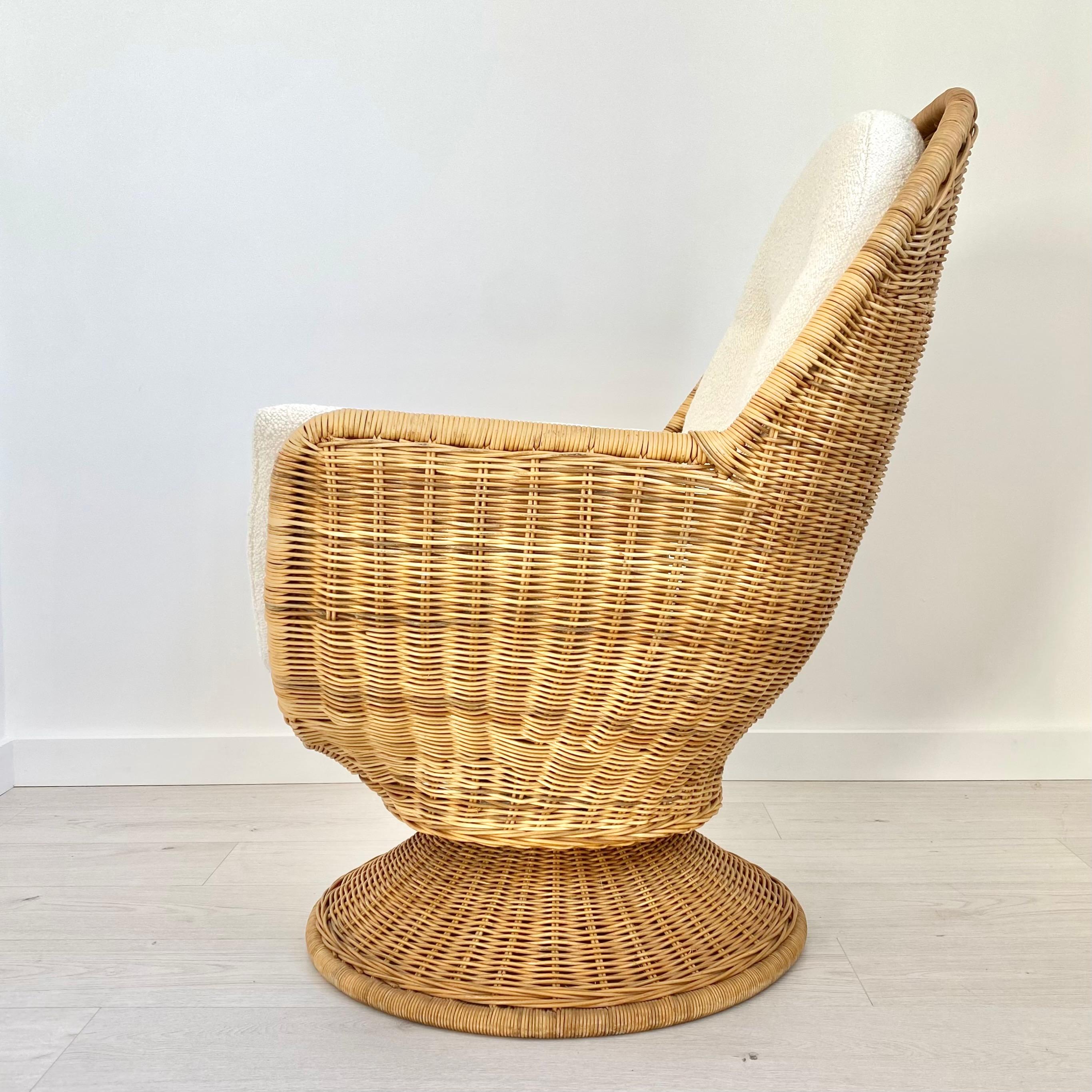 Rattan Wicker Swivel Chair in Wool Boucle, 1970s USA For Sale