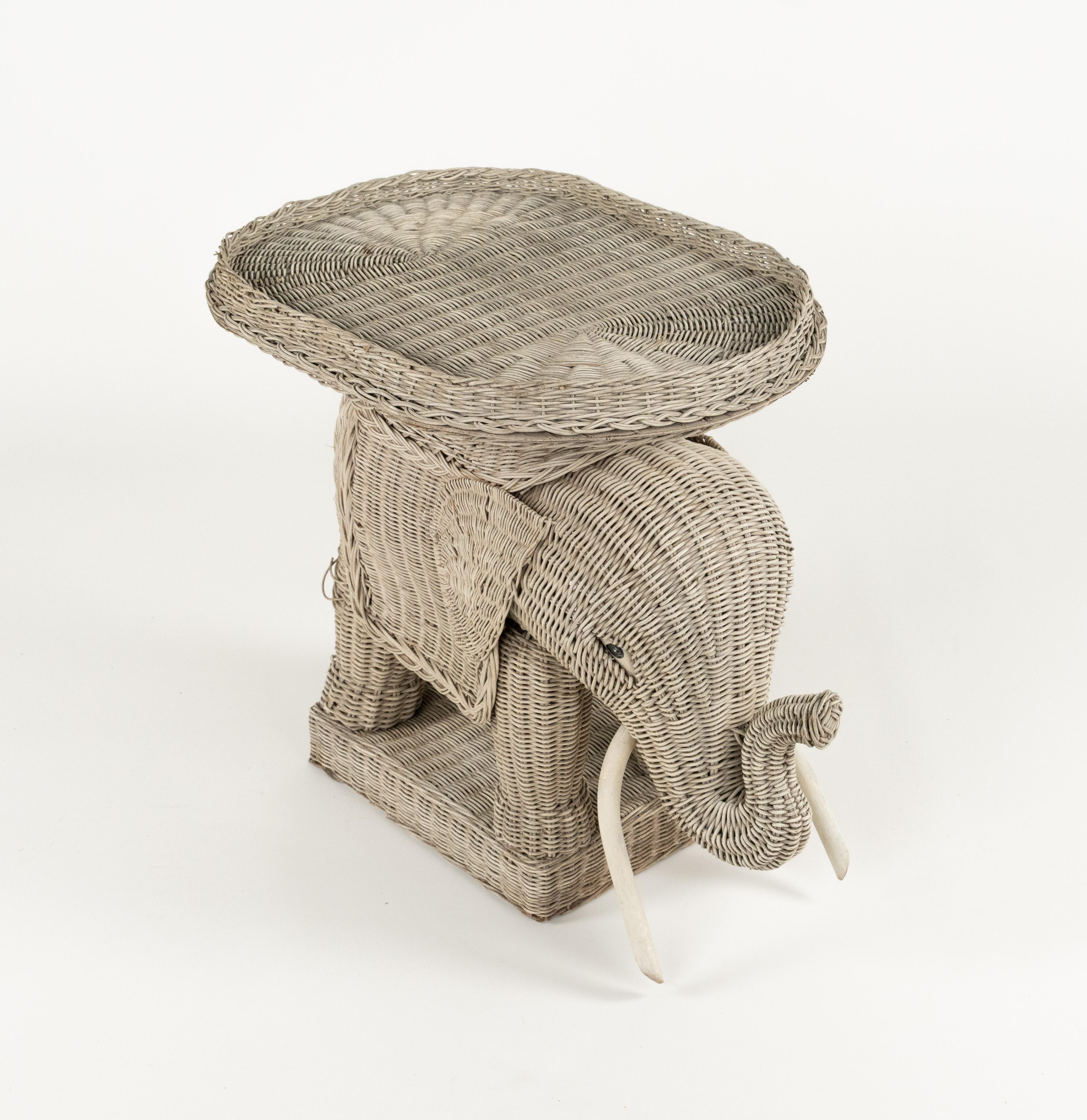 Beistelltisch aus Rattan und Korbweide mit Elefanten im Vivai Del Sud-Stil, Italien, 1960er Jahre im Angebot 4