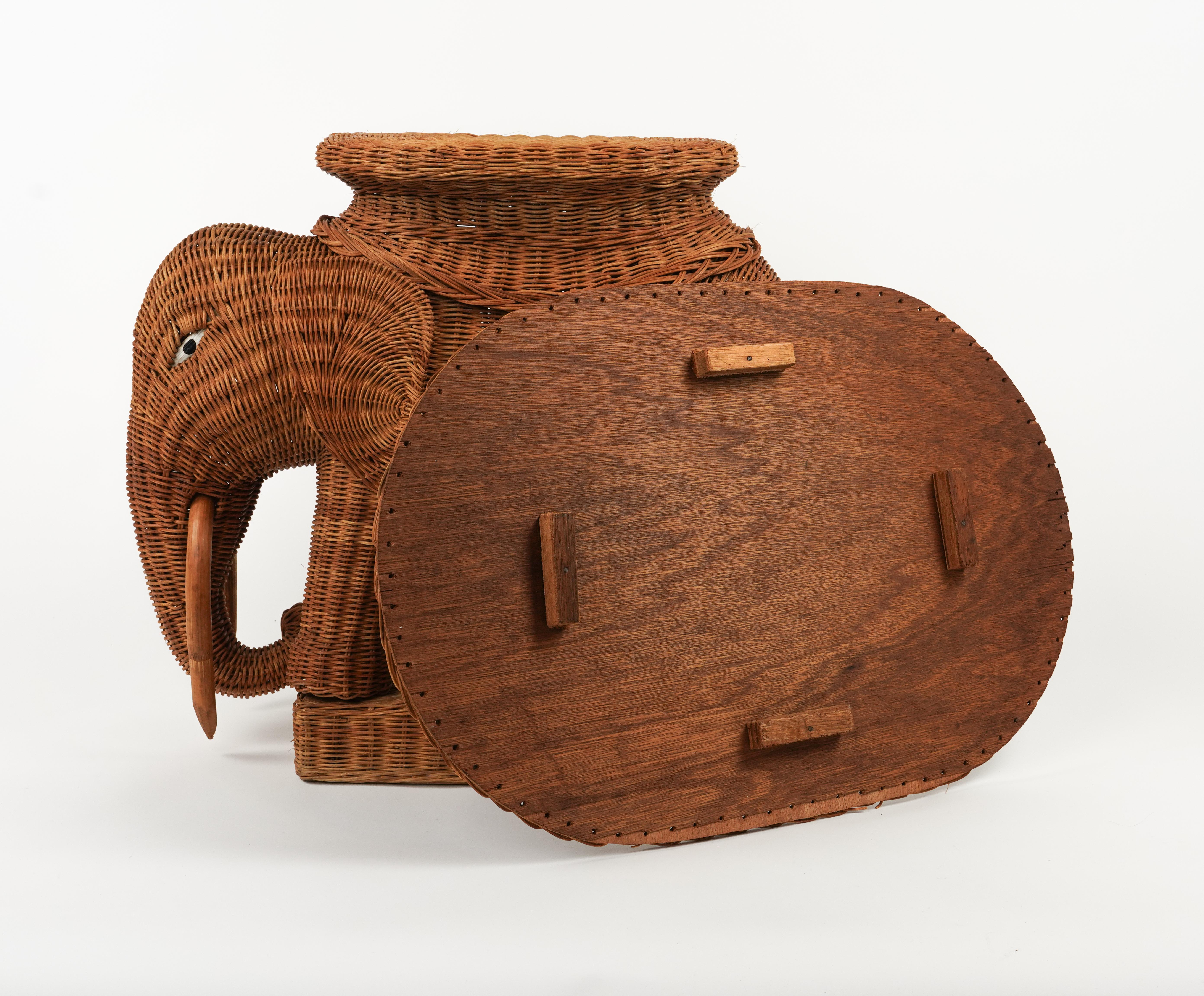 Table basse d'appoint éléphant en rotin et osier style Vivai Del Sud, Italie, années 1960 en vente 5