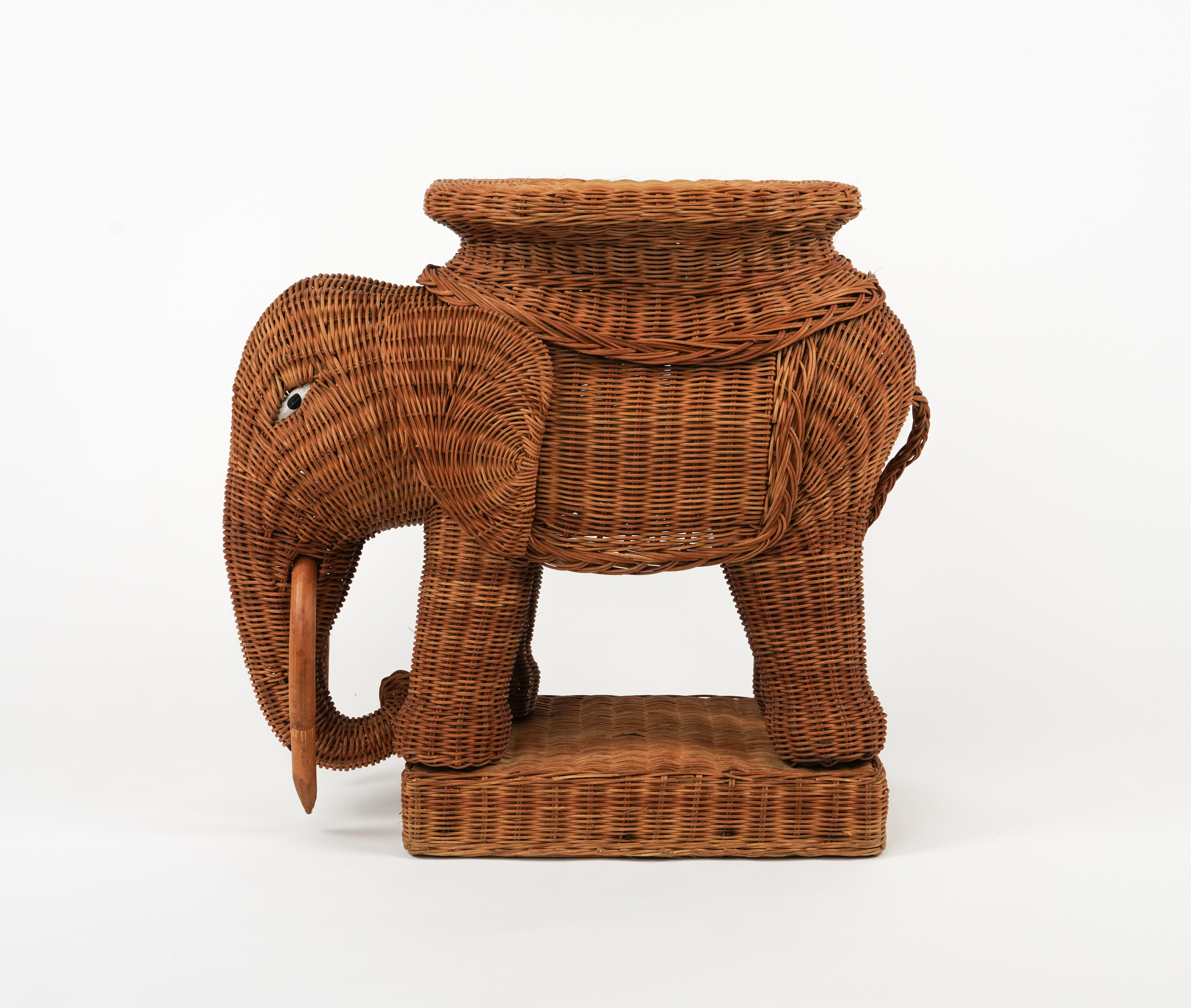 Table basse d'appoint éléphant en rotin et osier style Vivai Del Sud, Italie, années 1960 en vente 9
