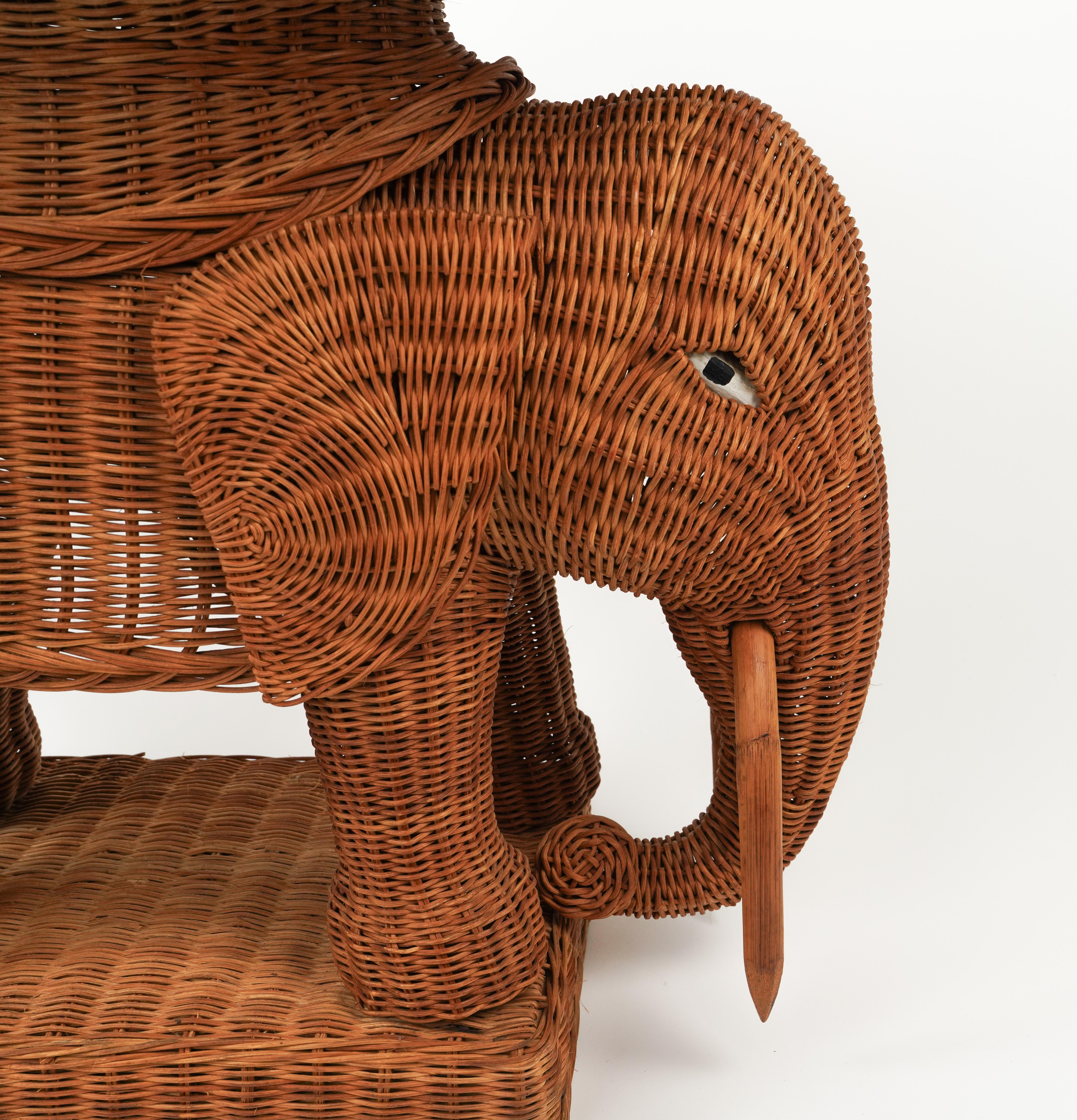 Table basse d'appoint éléphant en rotin et osier style Vivai Del Sud, Italie, années 1960 en vente 10