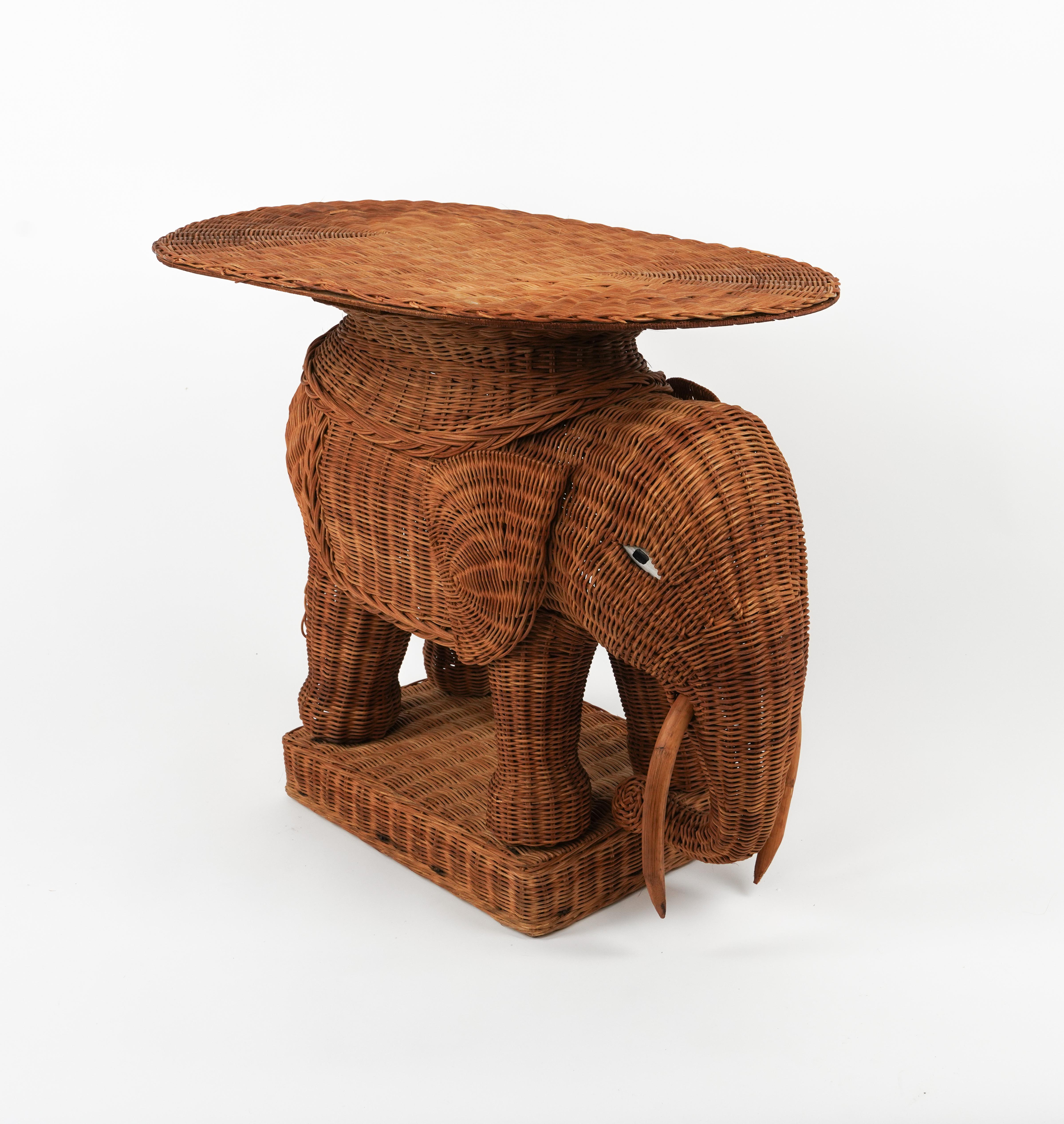 Mid-Century Modern Table basse d'appoint éléphant en rotin et osier style Vivai Del Sud, Italie, années 1960 en vente