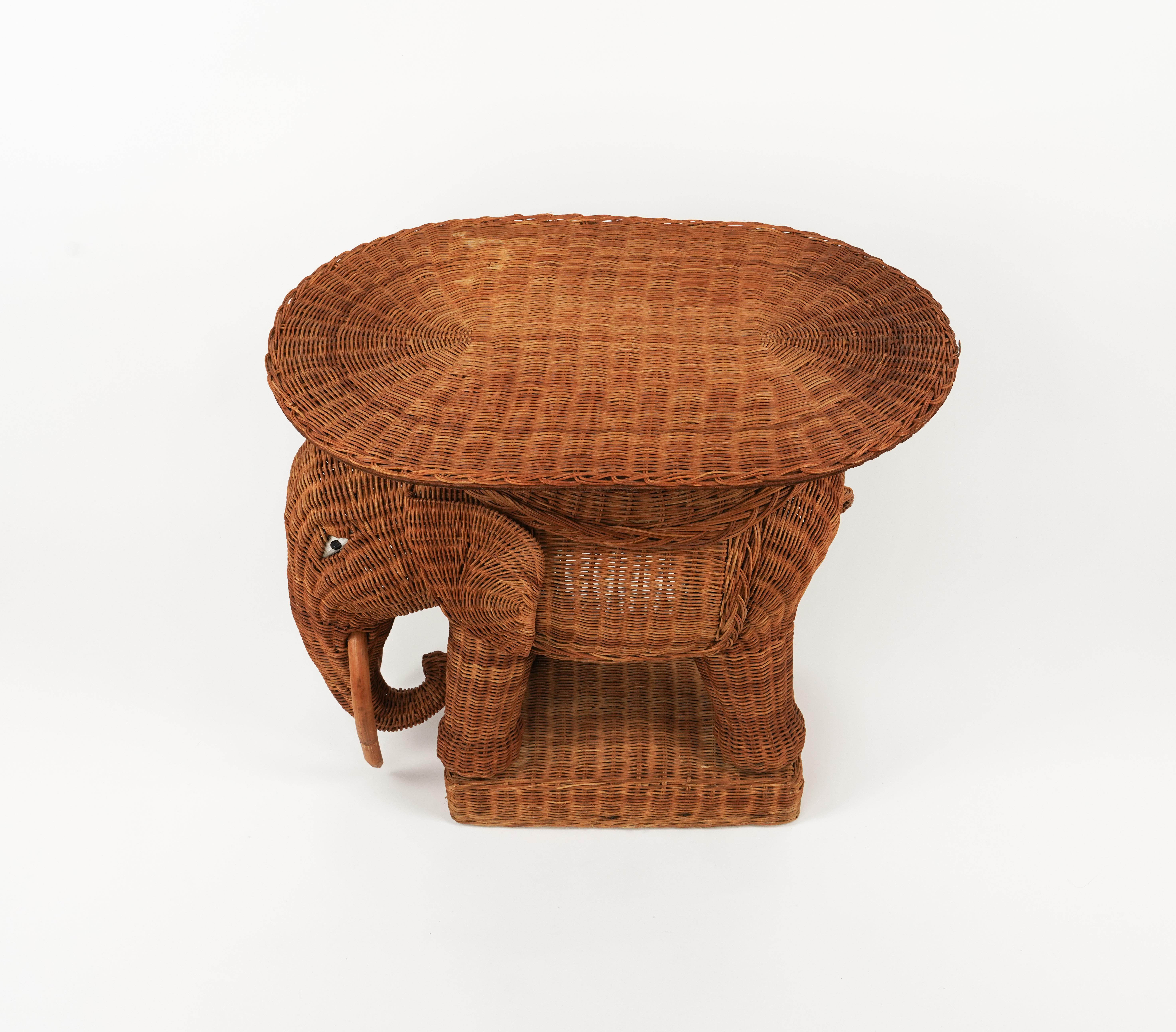 Table basse d'appoint éléphant en rotin et osier style Vivai Del Sud, Italie, années 1960 en vente 1