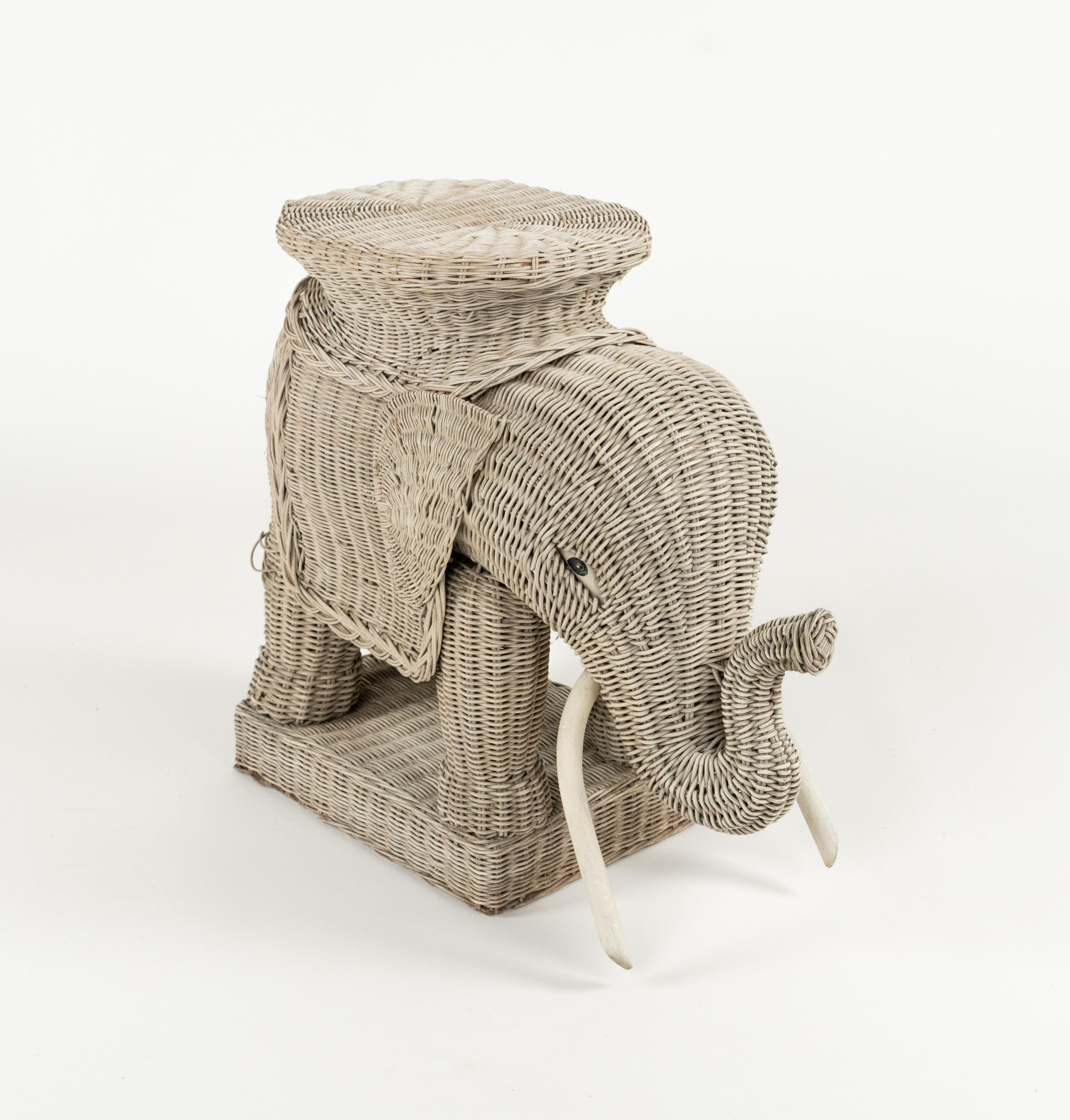 Beistelltisch aus Rattan und Korbweide mit Elefanten im Vivai Del Sud-Stil, Italien, 1960er Jahre im Angebot 3