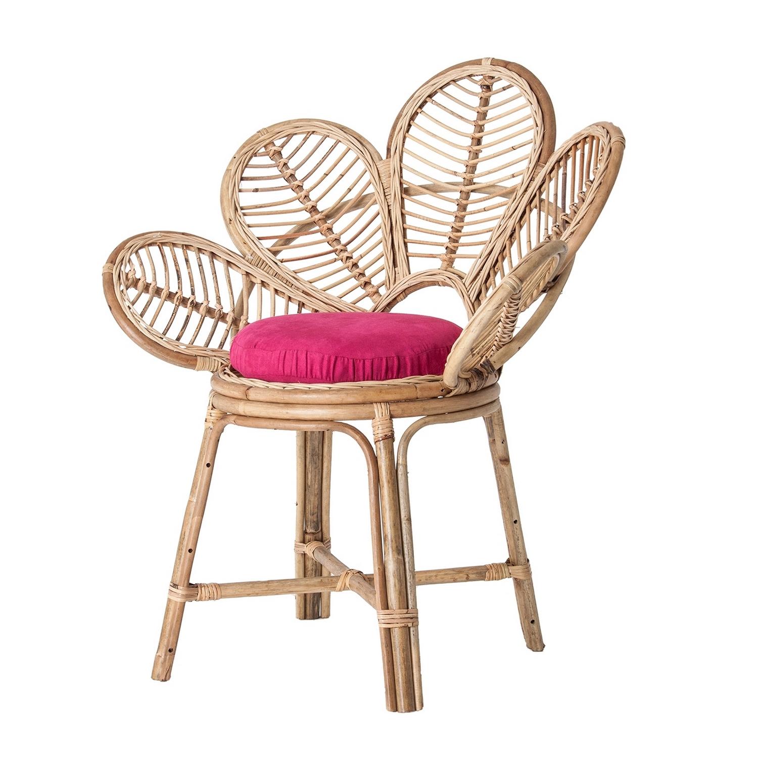 Gorgeous chair flower shaped all in rattan and wicker with a cumfy pink and round cushion. Perfect on your terrace, in your veranda, around the swimming pool or the dining table. Poetic, elegant, aerial.