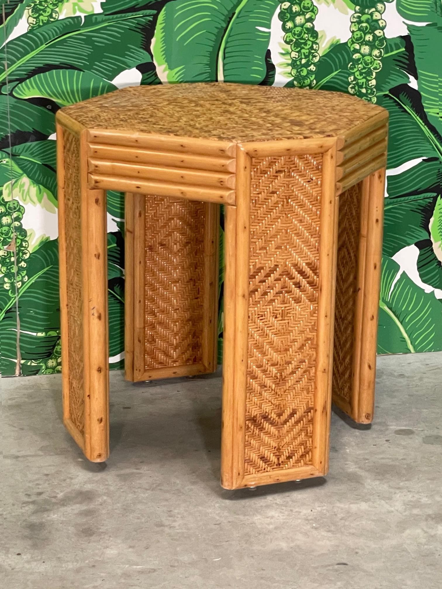 Rattan dining base features a veneer of basketweave wicker and a geometric design. Good condition with minor imperfections consistent with age, see photos for details of condition.

 