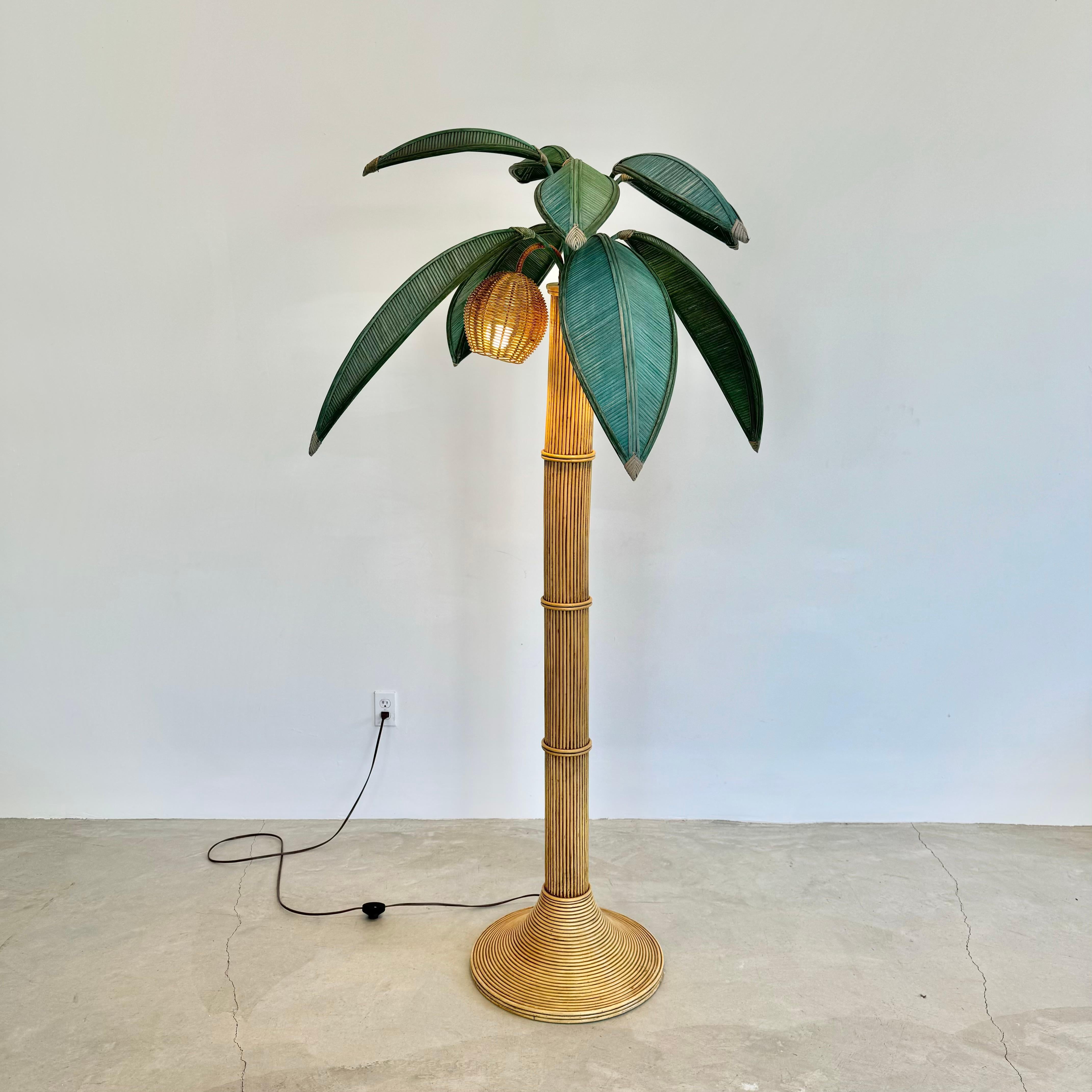 Lampada da terra a forma di palma in rattan e vimini, anni '70 Stati Uniti in vendita 7