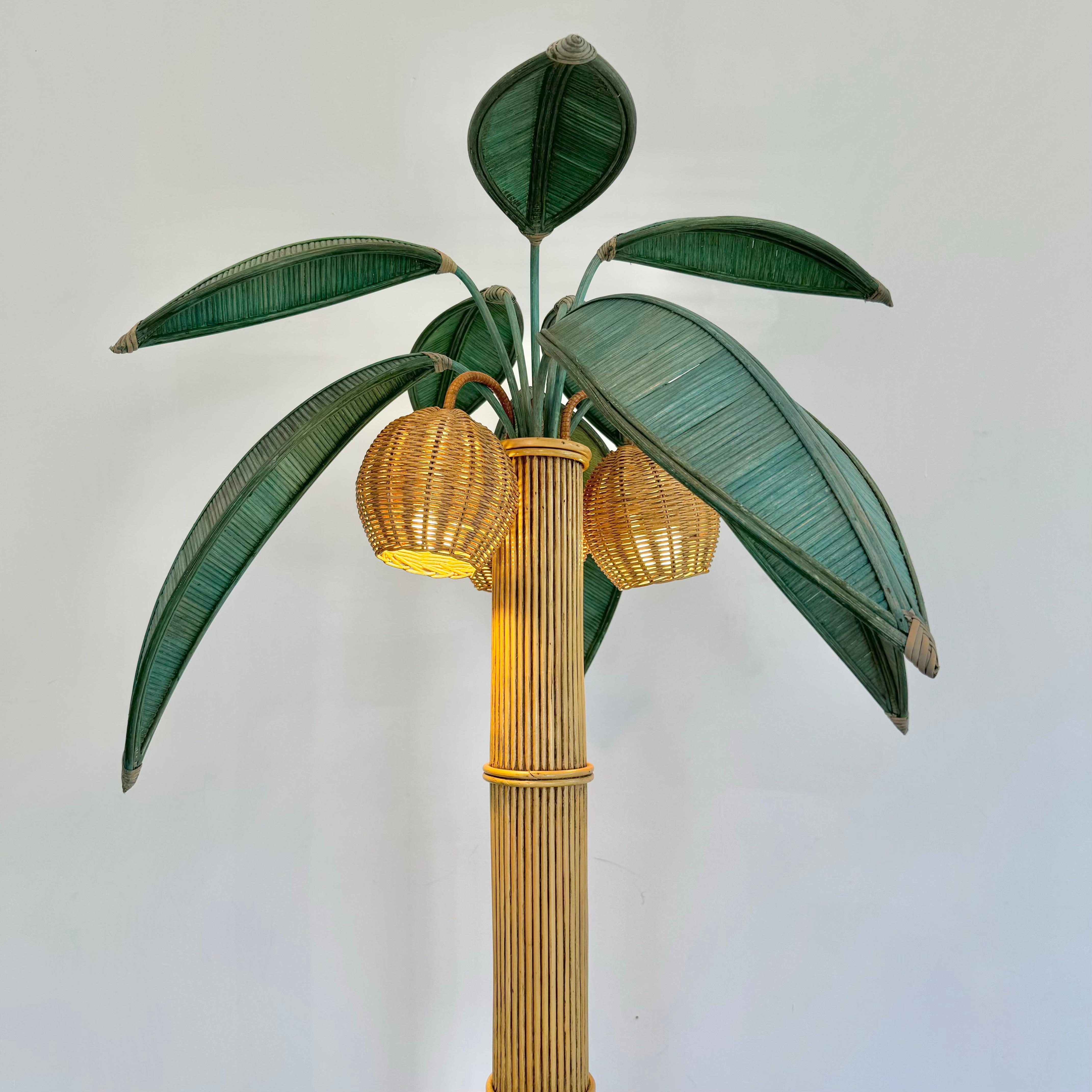 Lampada da terra a forma di palma in rattan e vimini, anni '70 Stati Uniti in vendita 10