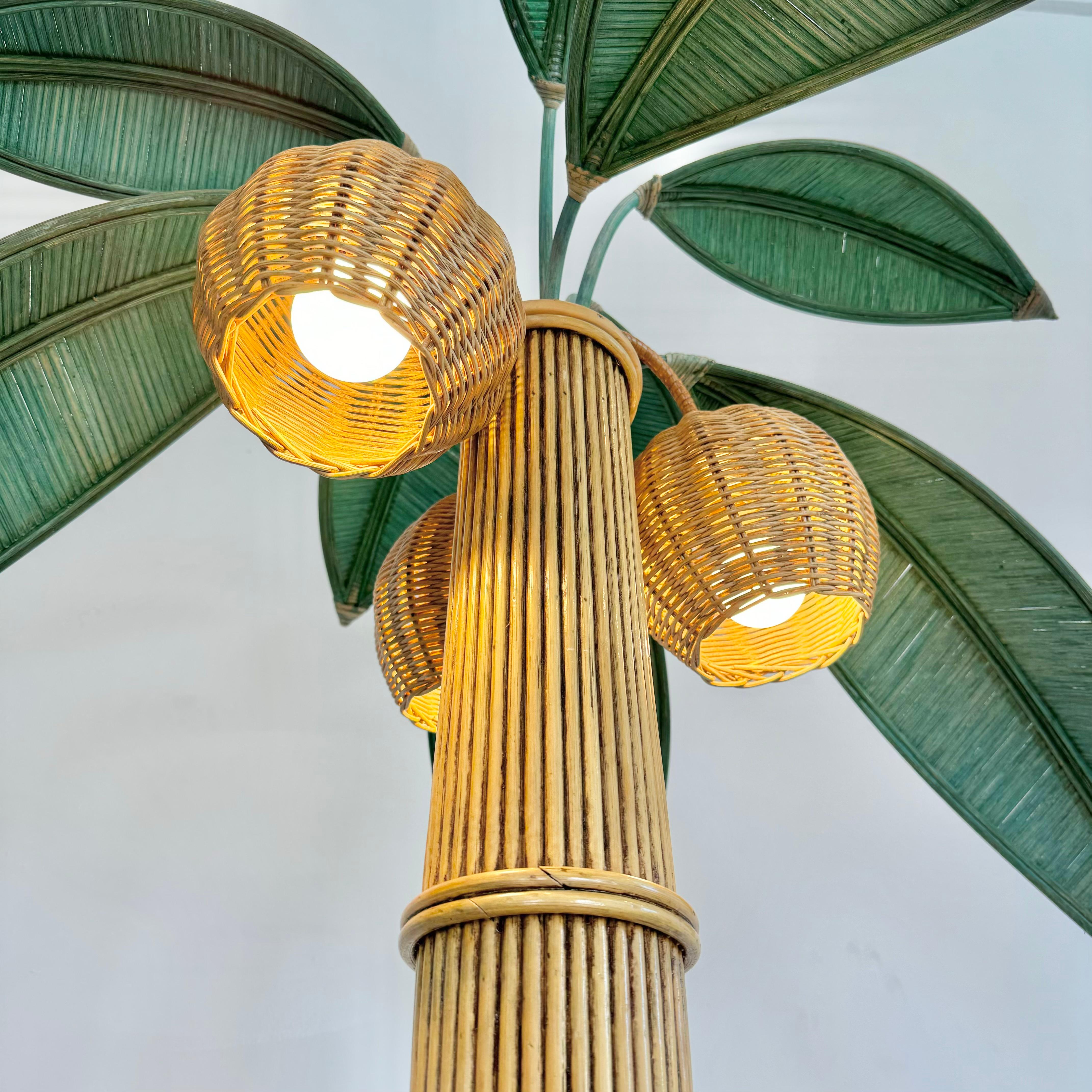 Lampada da terra a forma di palma in rattan e vimini, anni '70 Stati Uniti in vendita 11