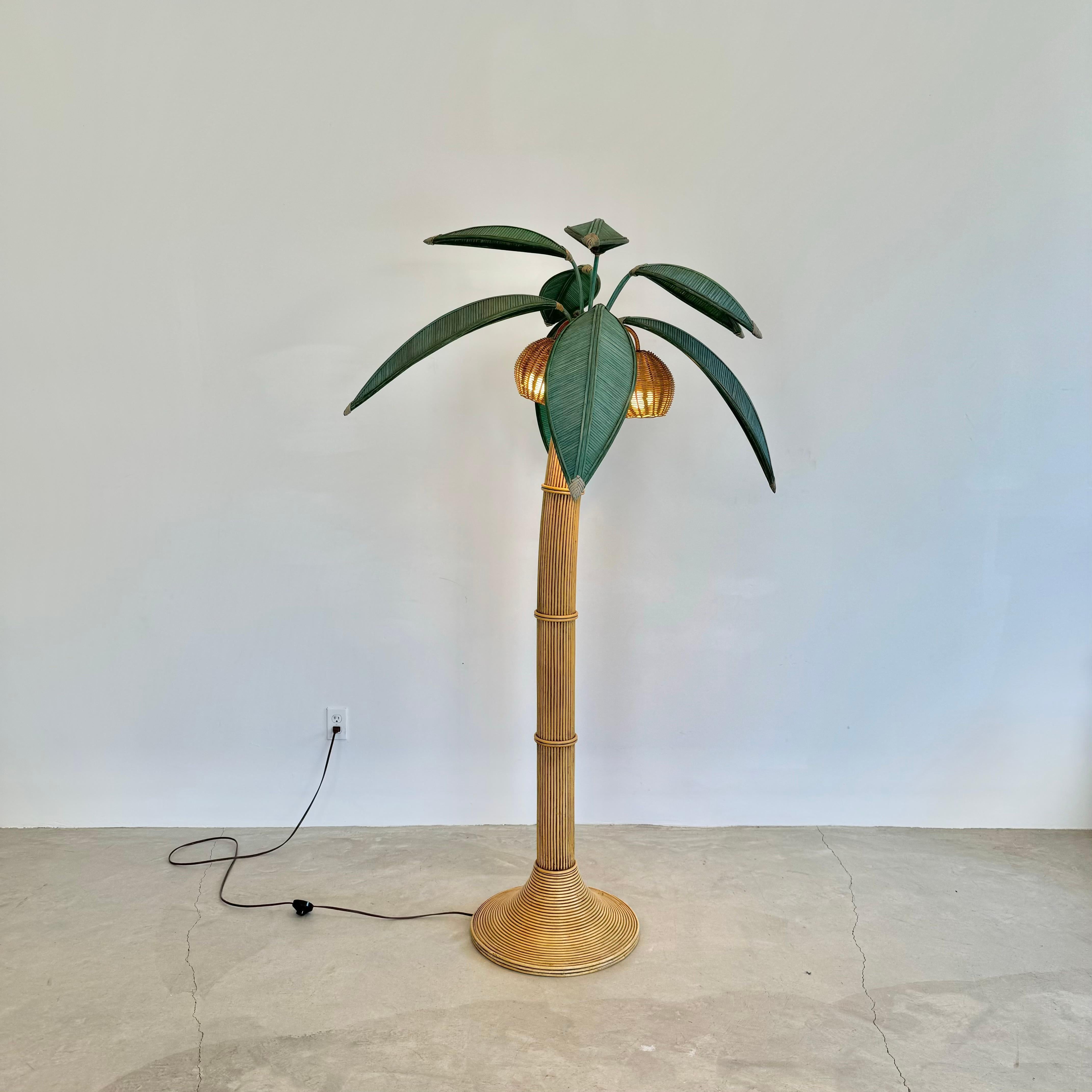 Americano Lampada da terra a forma di palma in rattan e vimini, anni '70 Stati Uniti in vendita