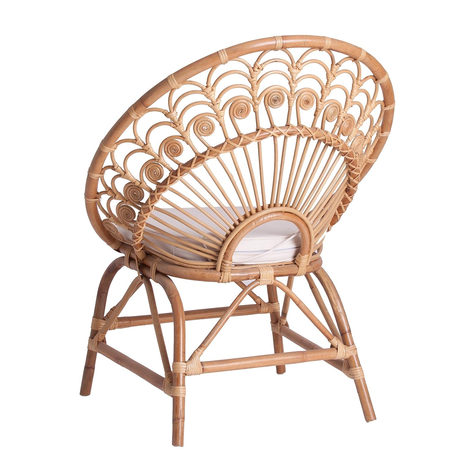 Sculptural and gorgeous rattan and wicker peacock design armchair. Vintage style with Bohemian chic look!