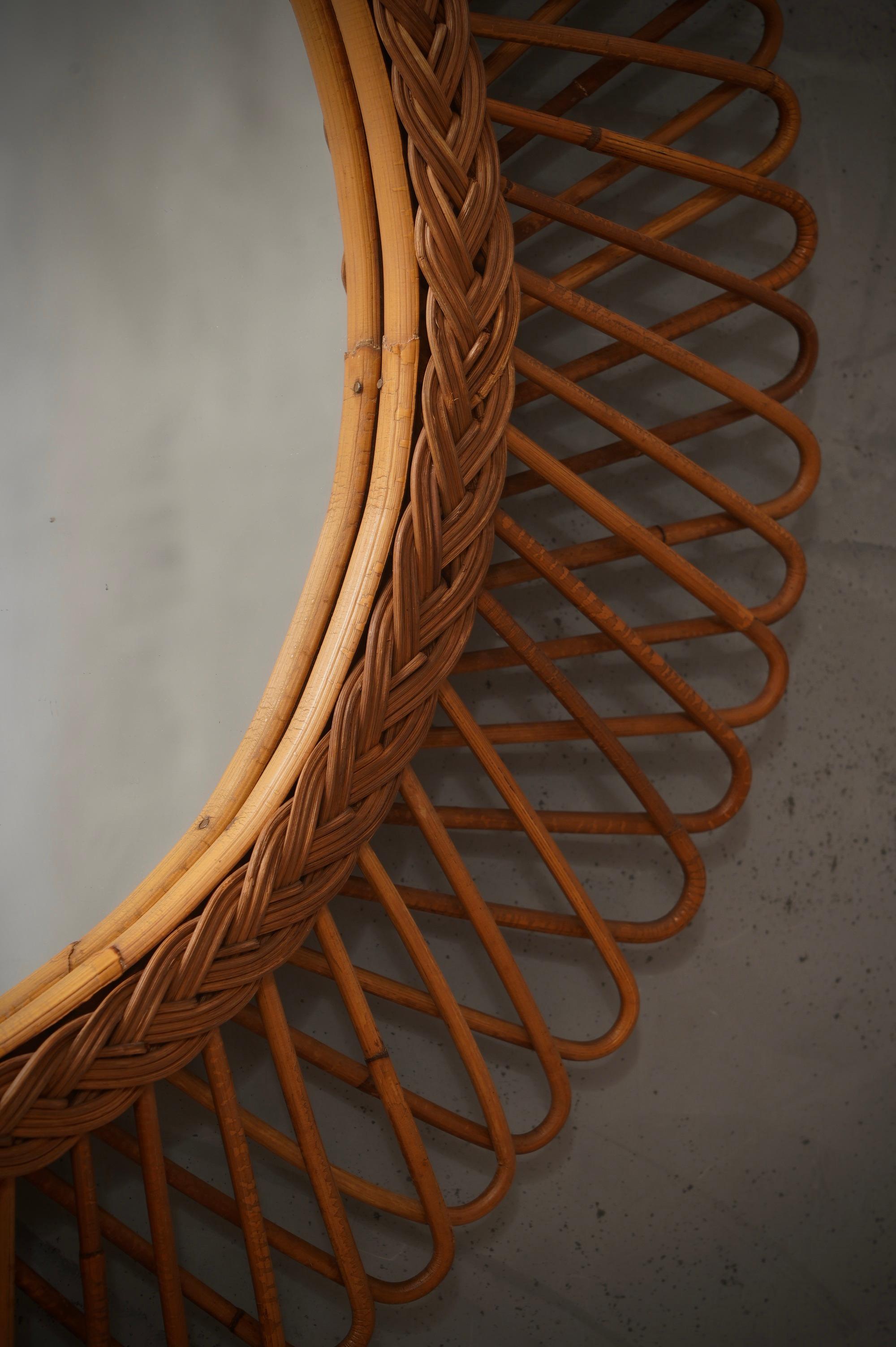 Milieu du XXe siècle Miroir mural en rotin et osier, 1960 en vente