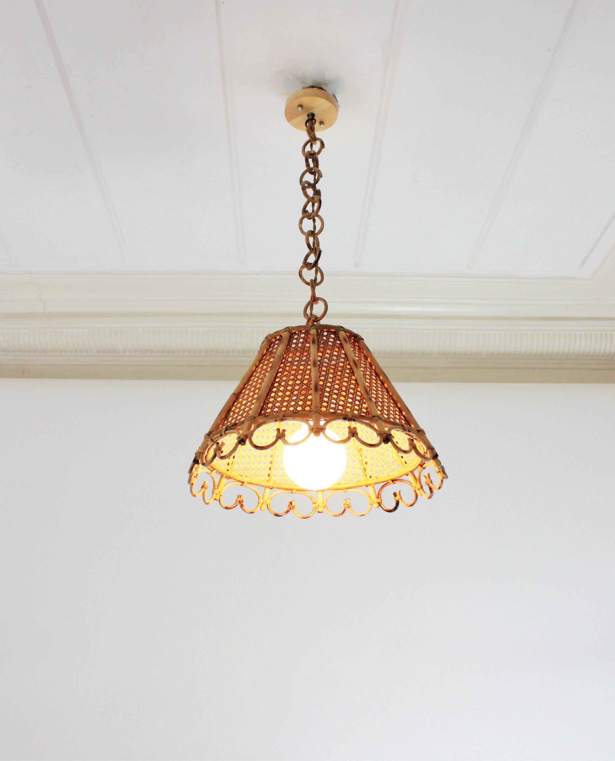 Rattan and Wicker Wire Italian Modernist Conic Pendant / Hanging Light, 1960s In Good Condition In Barcelona, ES