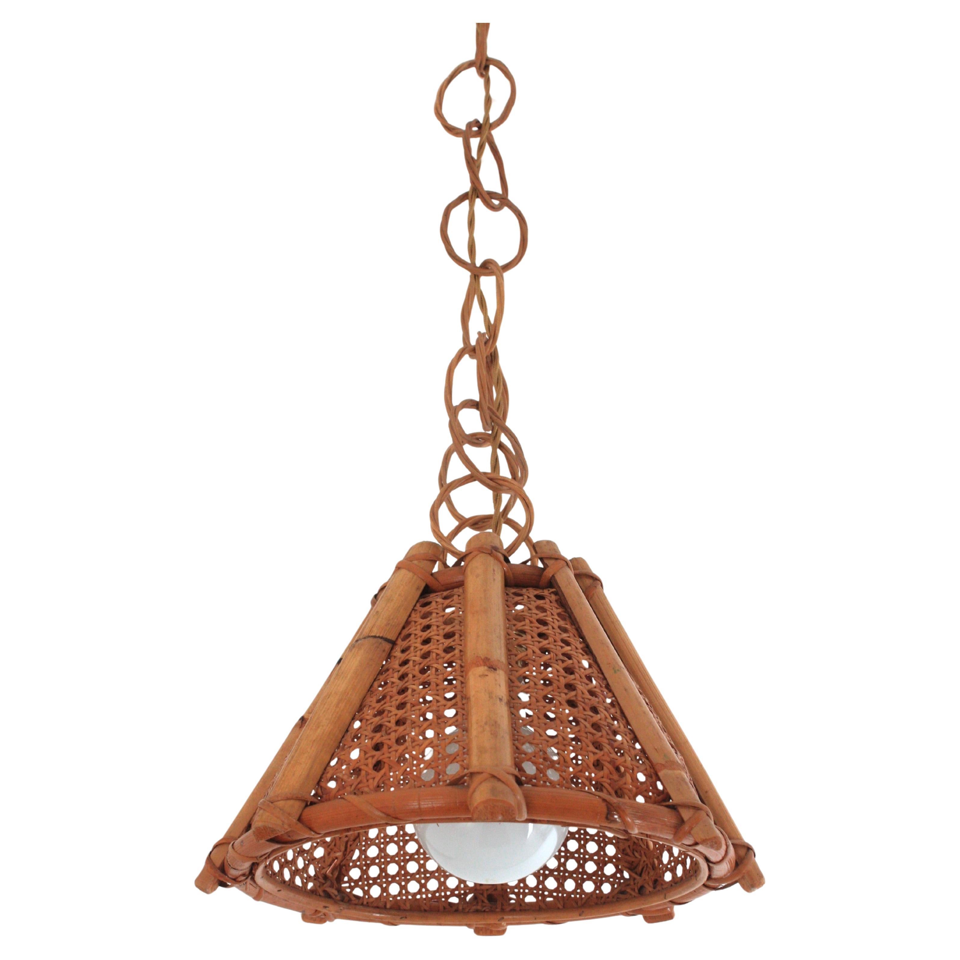 Lampe conique moderniste italienne en rotin et fil de osier, années 1960