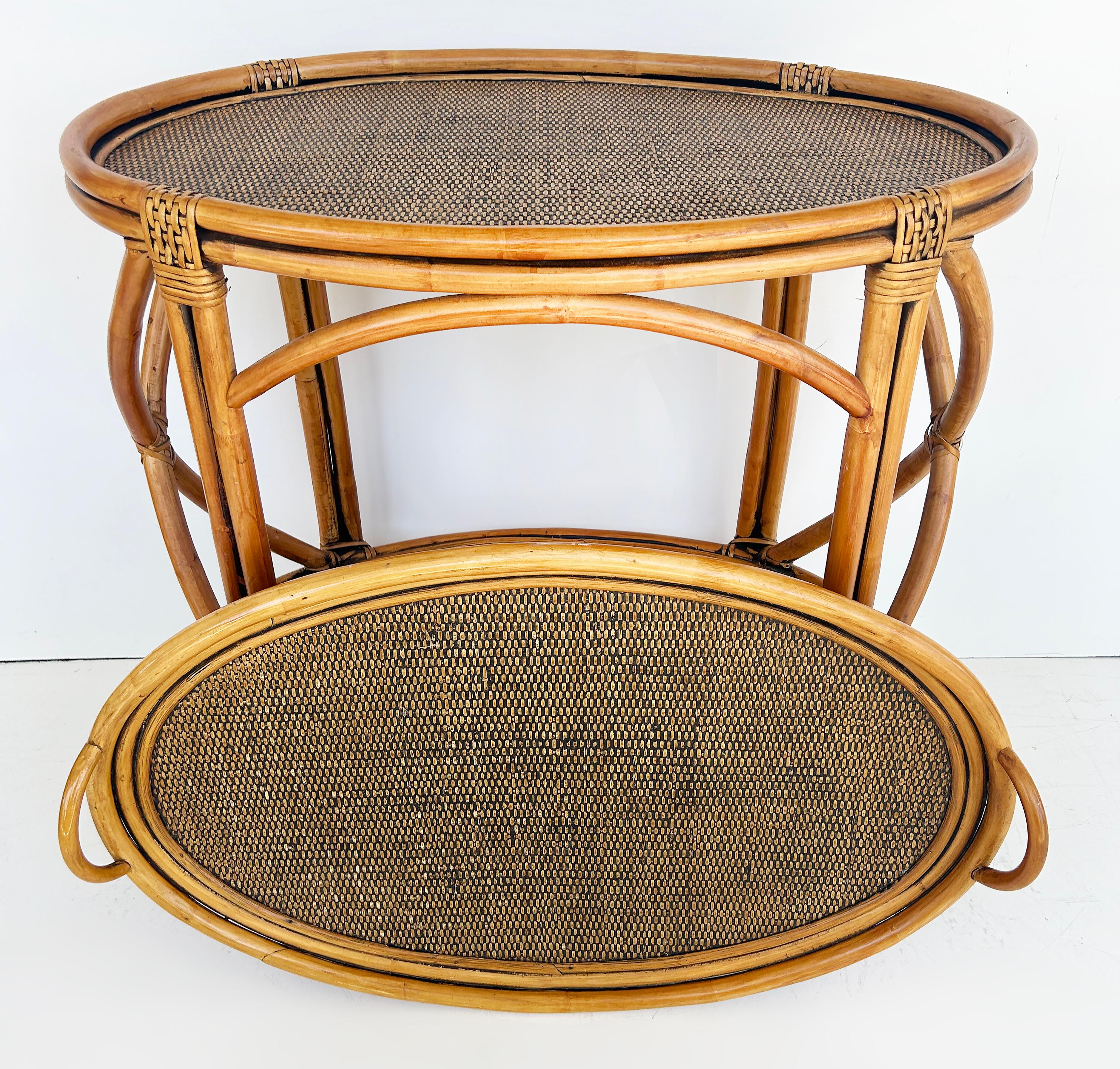 Rattan and Woven Grasscloth Oval Removable Tray Top Table  In Good Condition For Sale In Miami, FL
