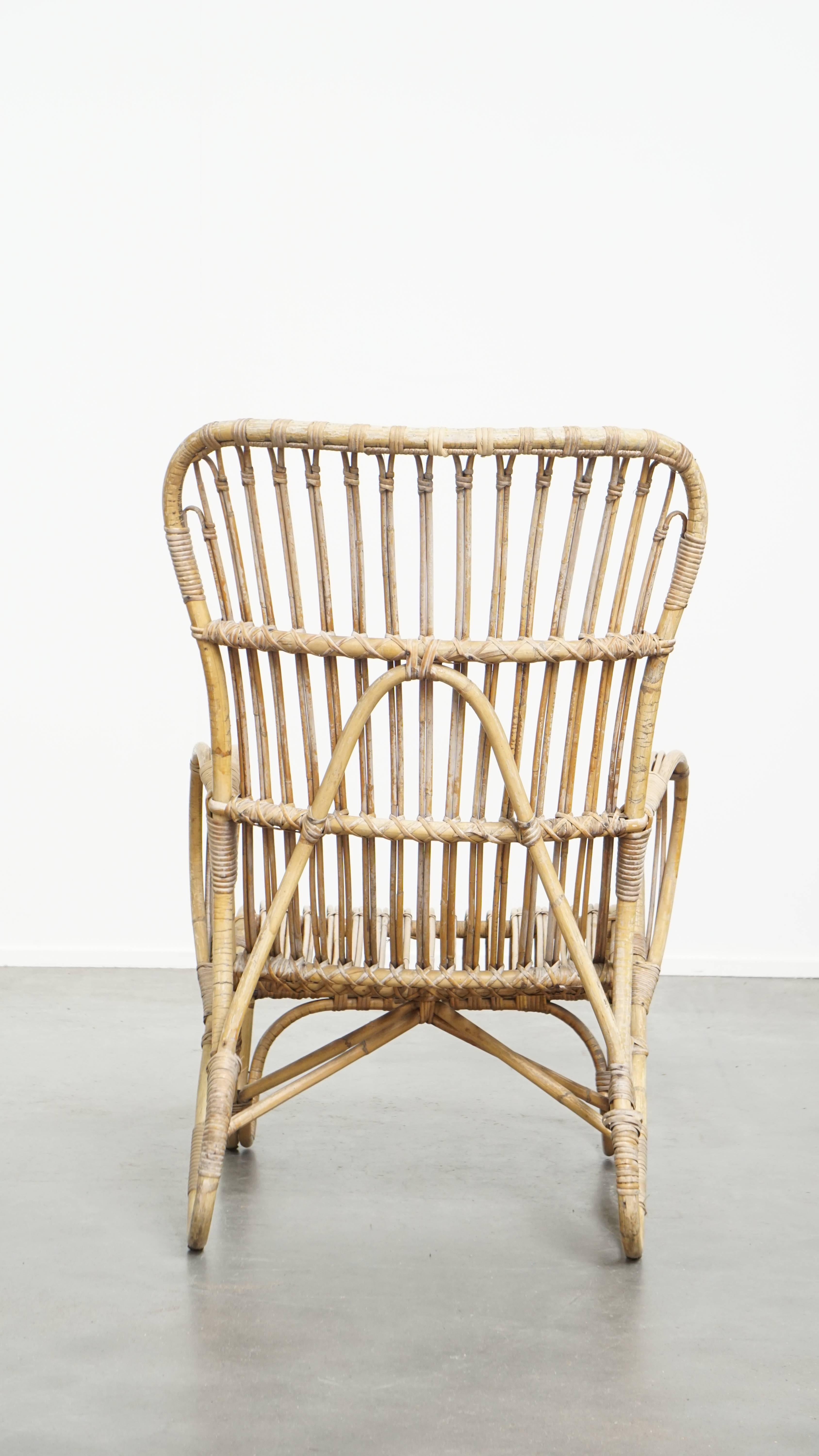 Sillón de ratán de los años 50 con respaldo alto Hecho a mano en venta