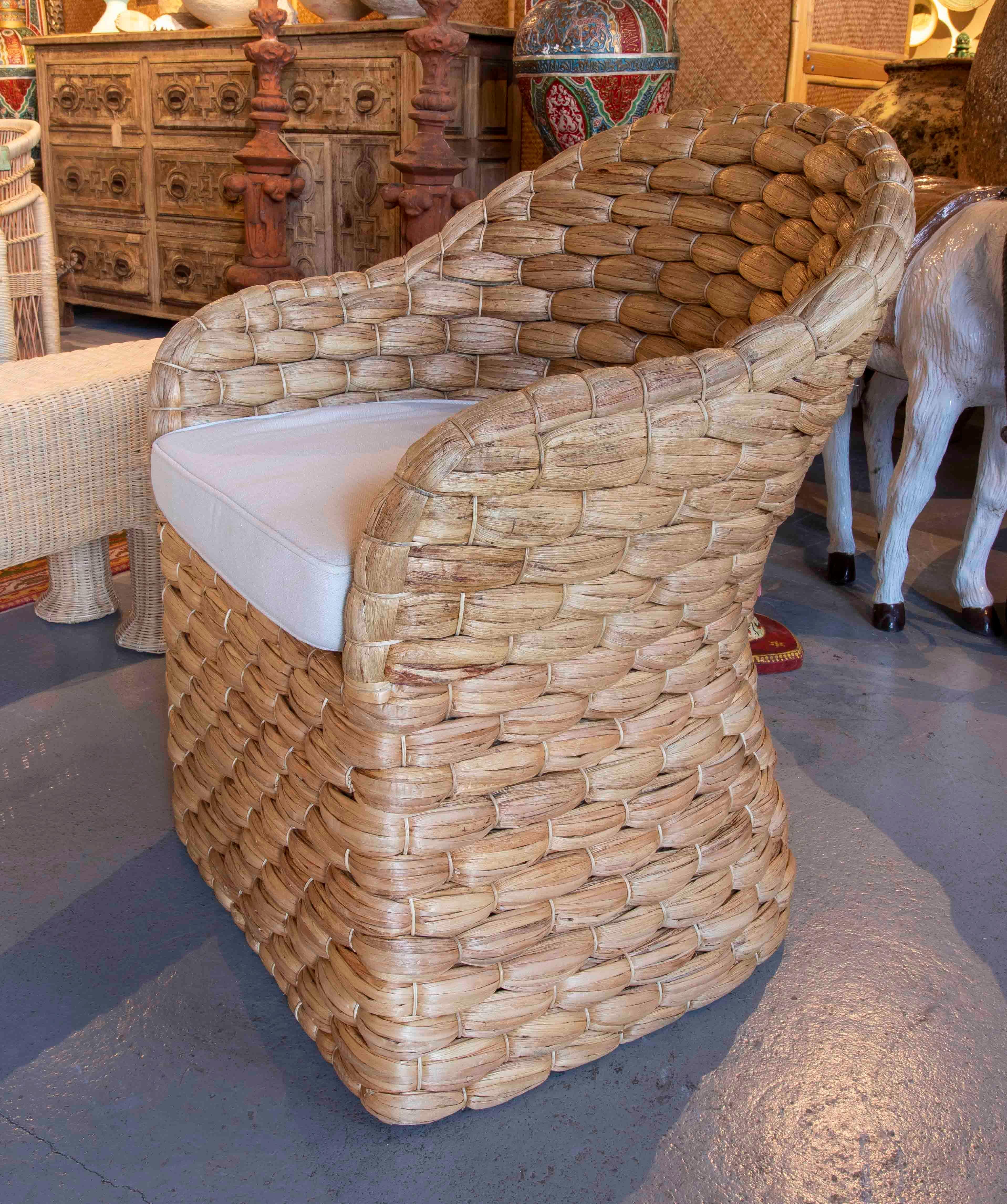  Rattan Armchair with Backrest and Cushion in White In Good Condition For Sale In Marbella, ES