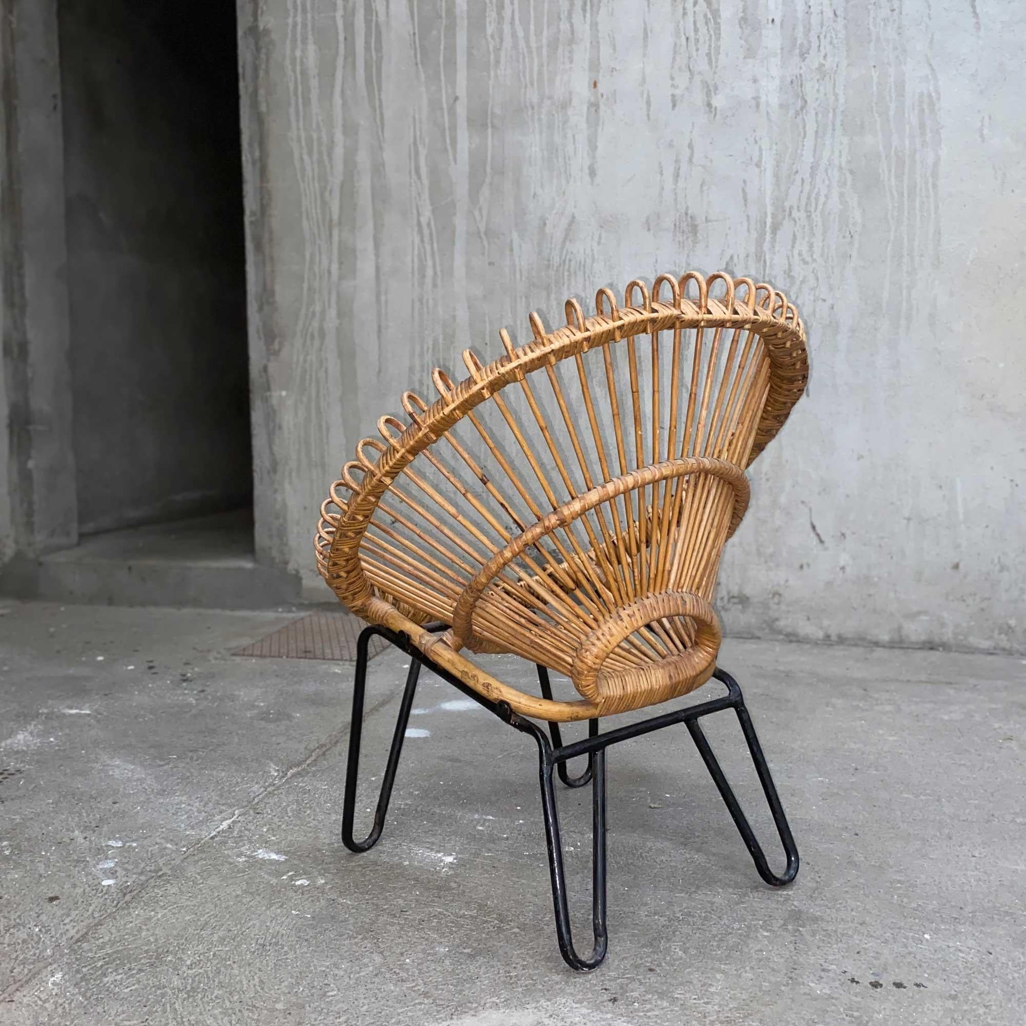 Italian Rattan armchair with metal base attributed to Franco Albini circa  For Sale