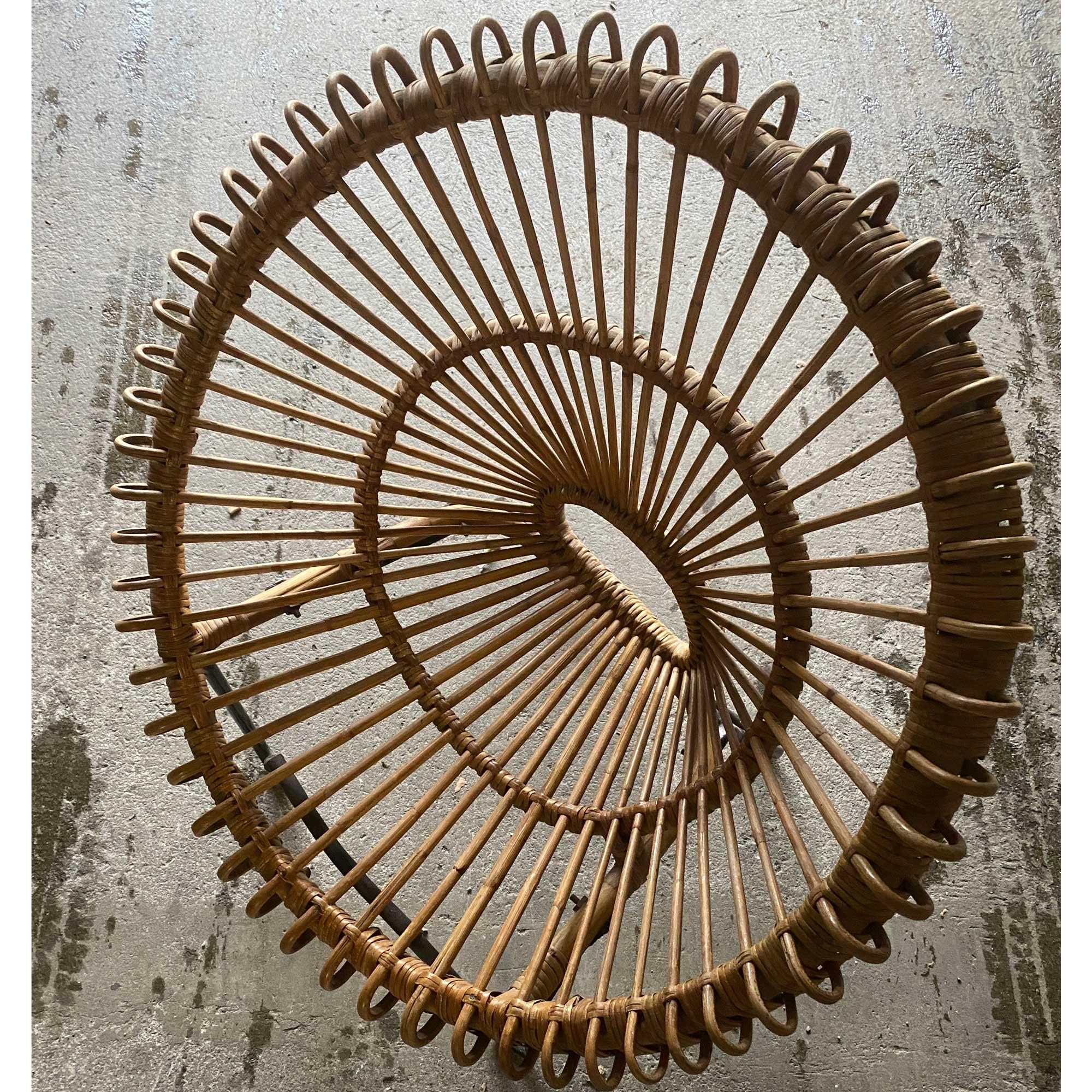 XX secolo Poltrona in rattan con base in metallo attribuita a Franco Albini circa in vendita
