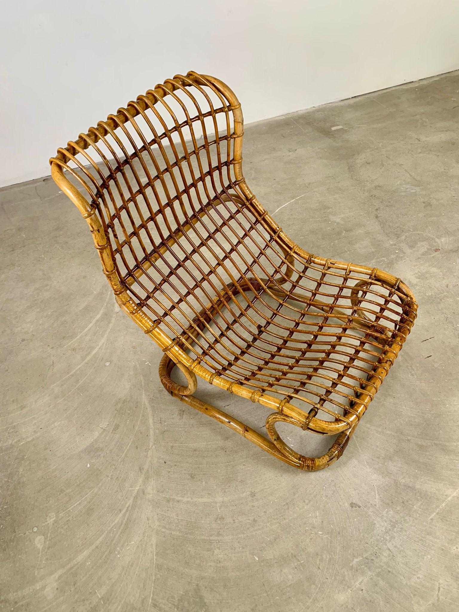 Sessel aus Binsen von Tito Agnoli für Bonacina, 1959
Vollständig handgefertigt aus geflochtener Weide/Rattan (Binsen). Elegante, umhüllende Linien auf einer nachhaltigen Basis. Maße: 95 × 65 × H 87 cm. 
In gutem Vintage-Zustand, mit natürlichen,